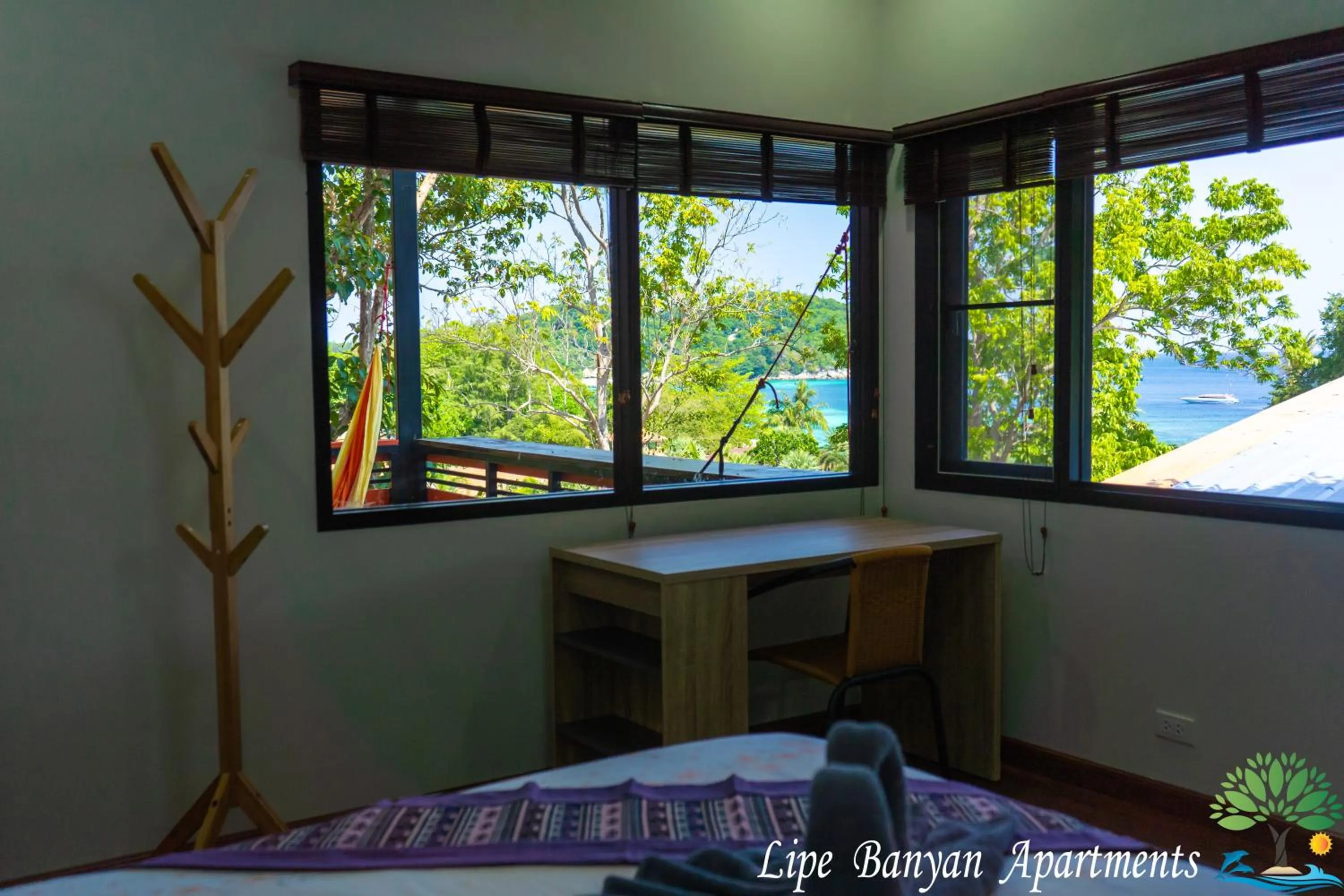Bed in Lipe Banyan Apartments