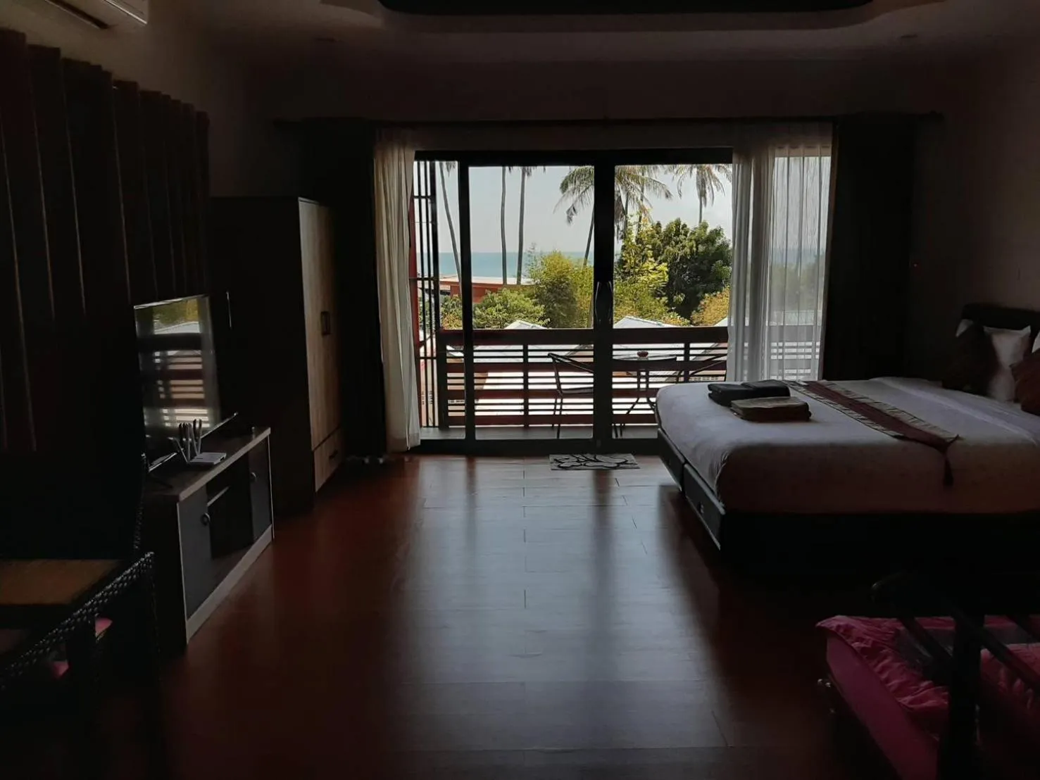 Bed in Lipe Banyan Apartments