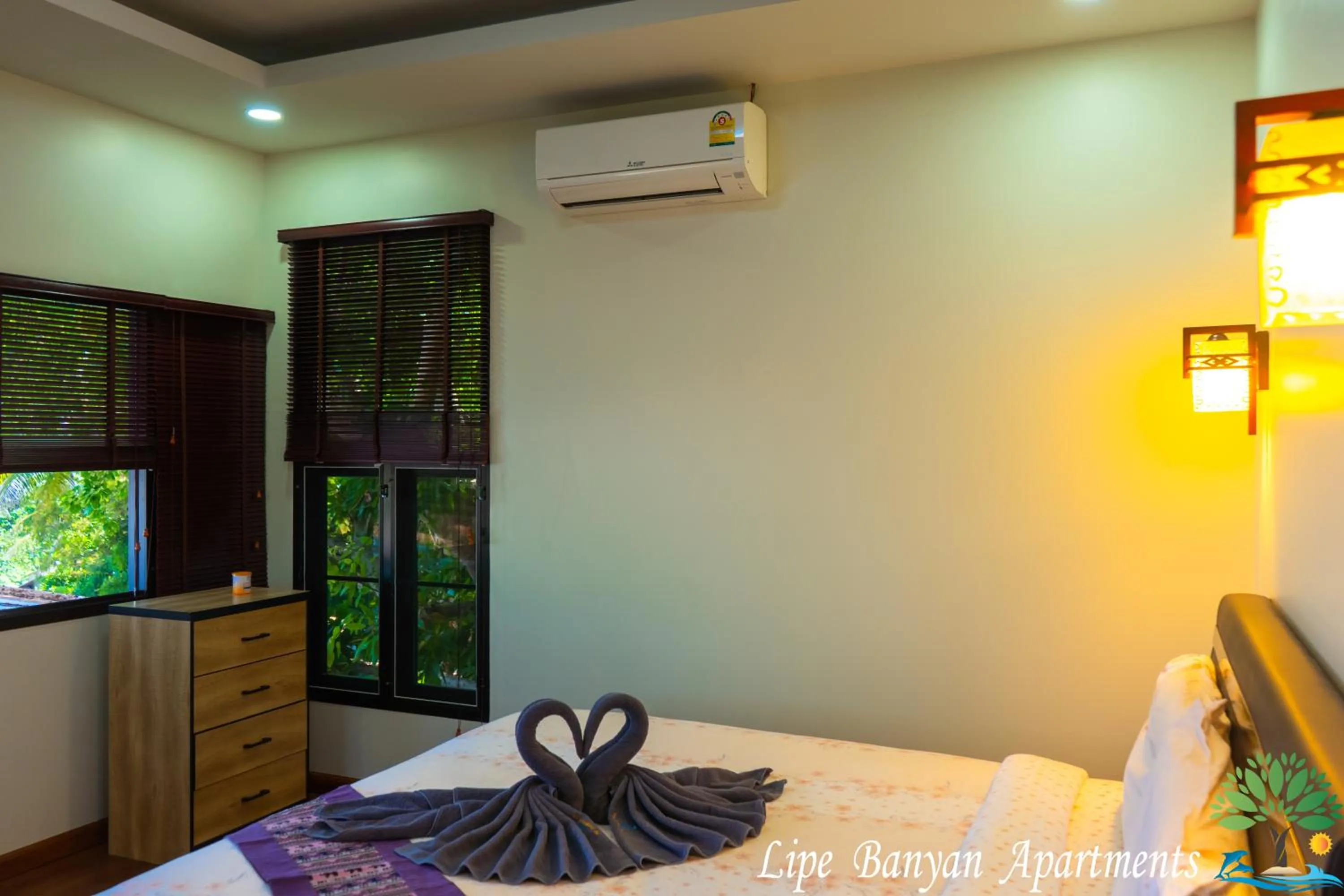 Bed in Lipe Banyan Apartments