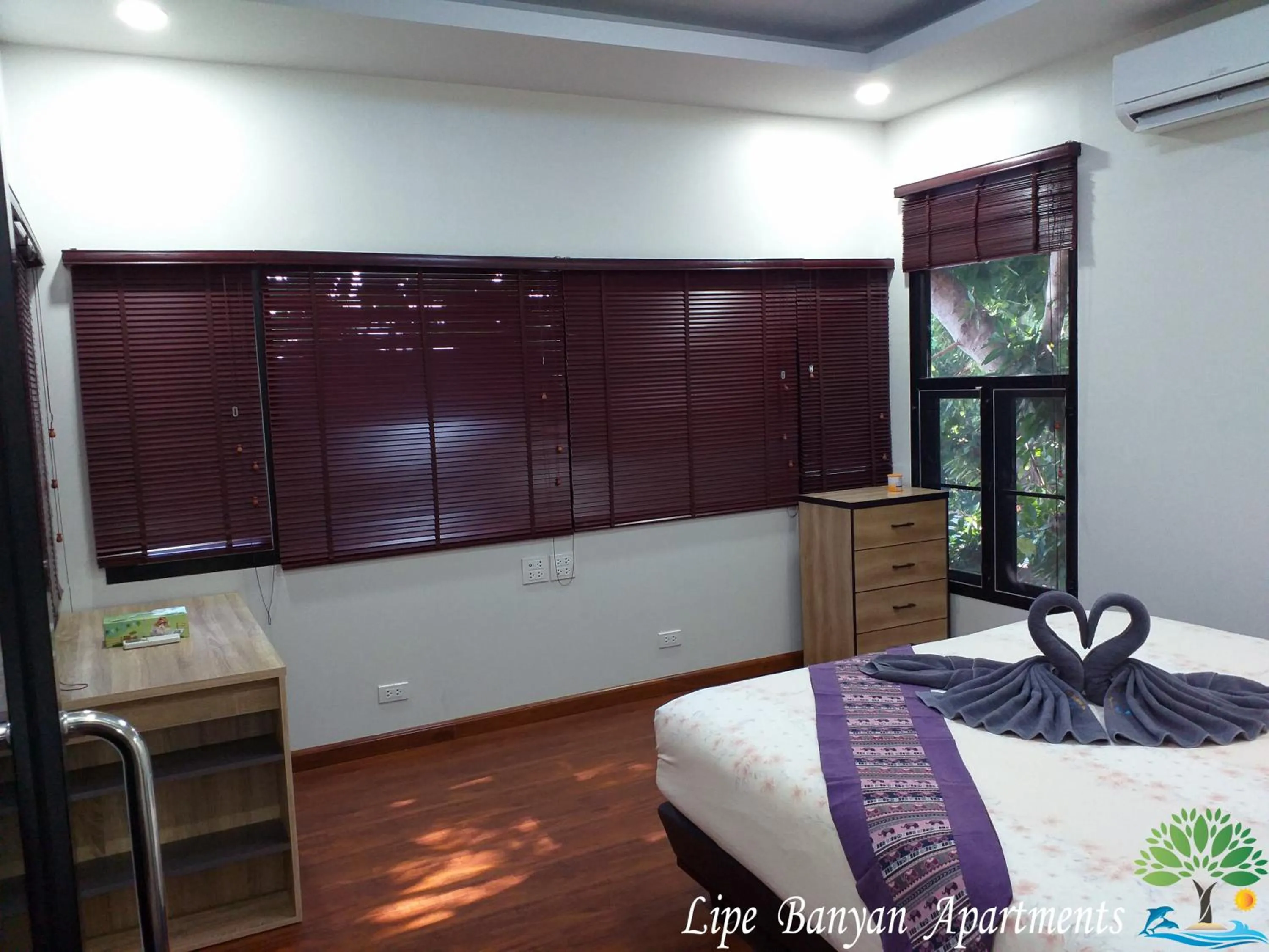 Bed in Lipe Banyan Apartments