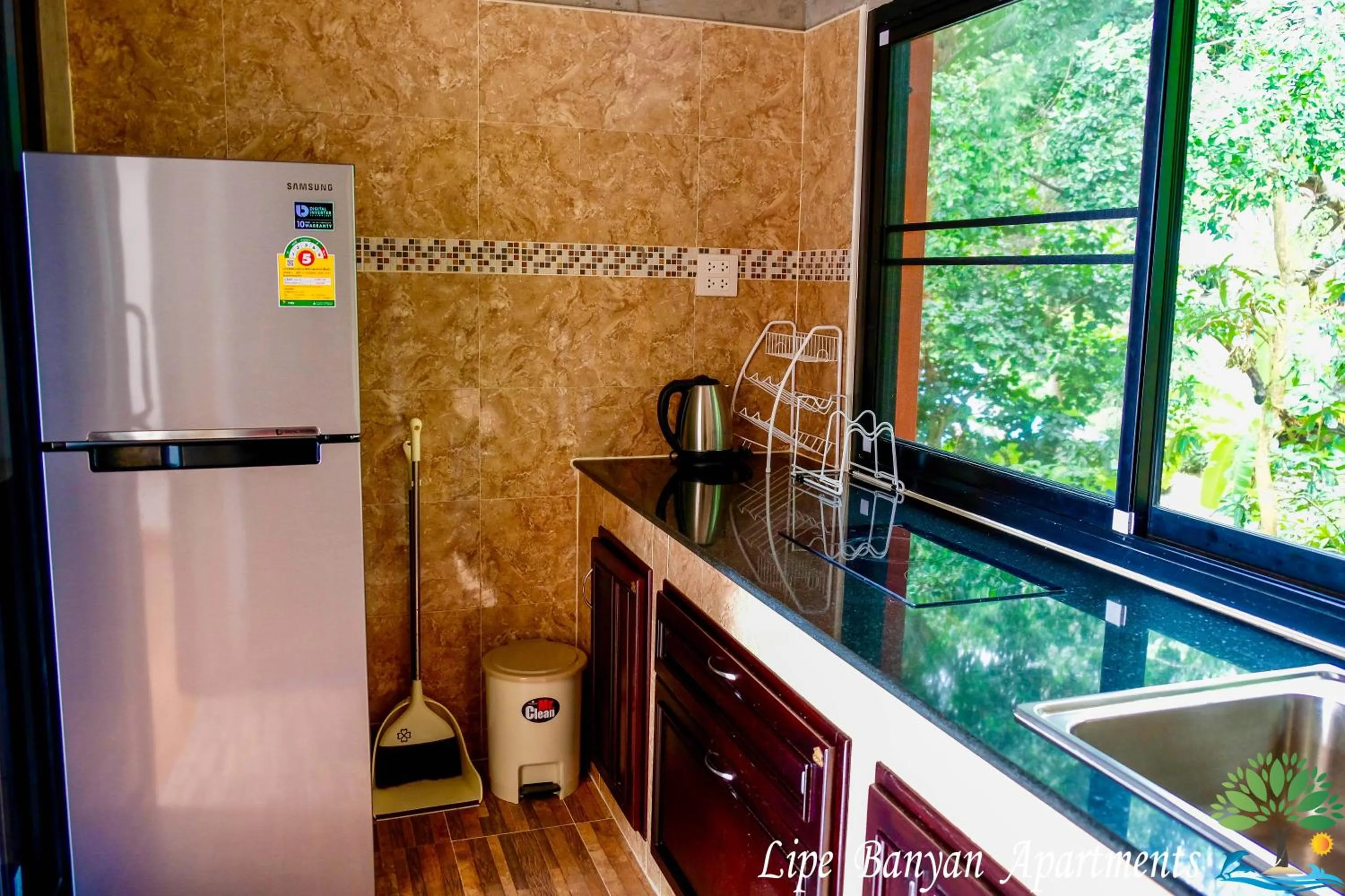 Lipe Banyan Apartments