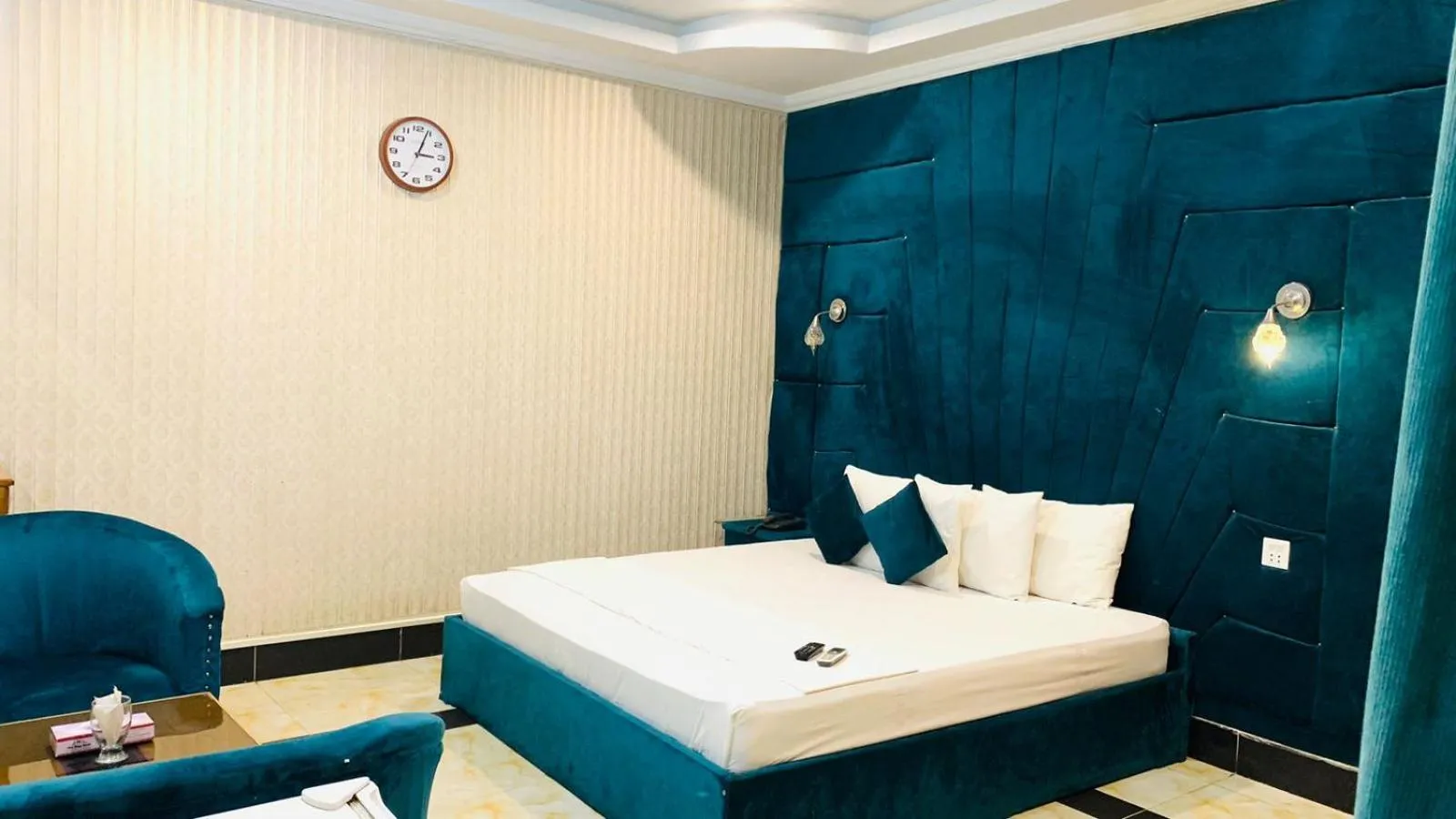 Bed in The King Hotel