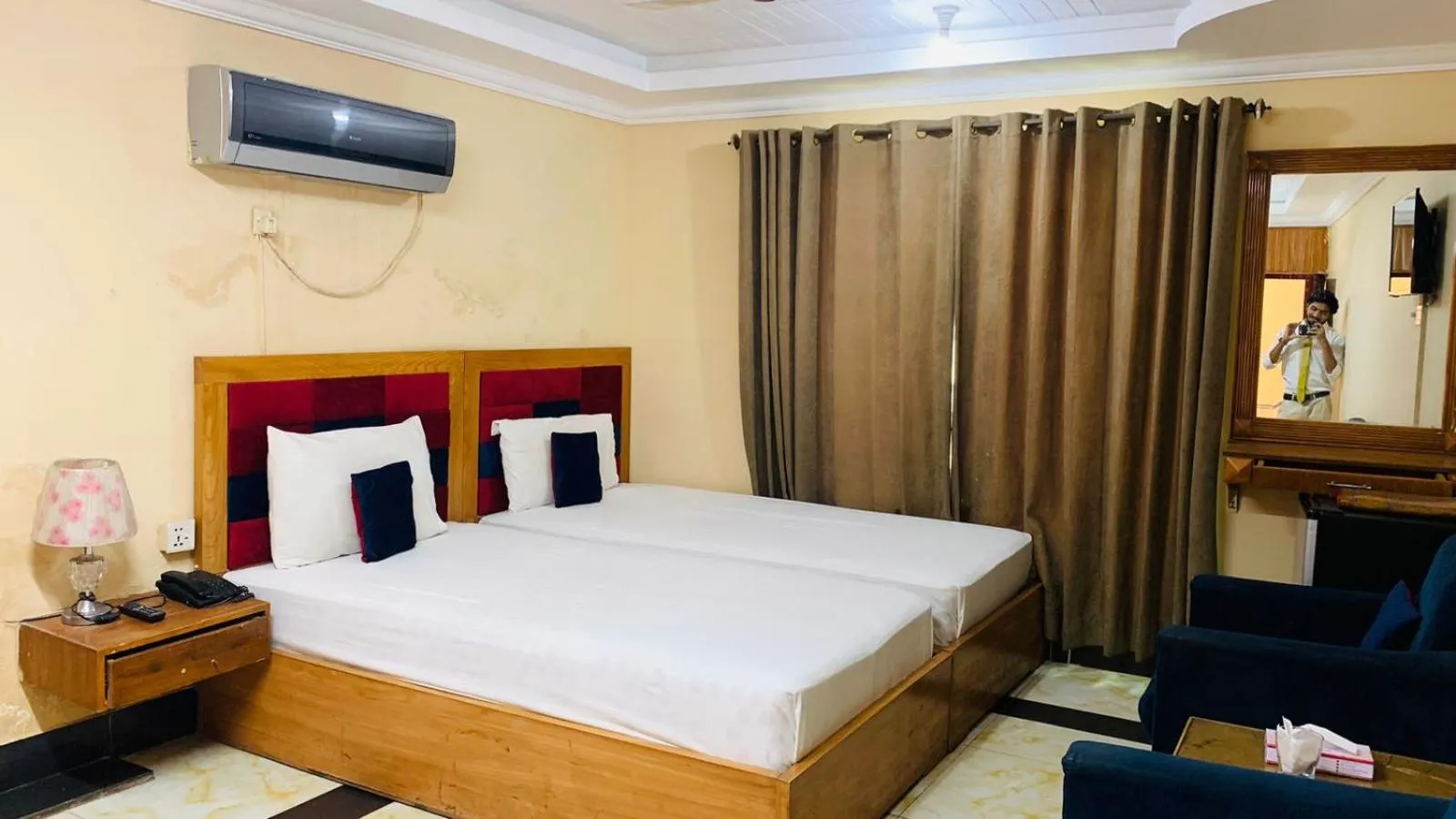 Bed in The King Hotel