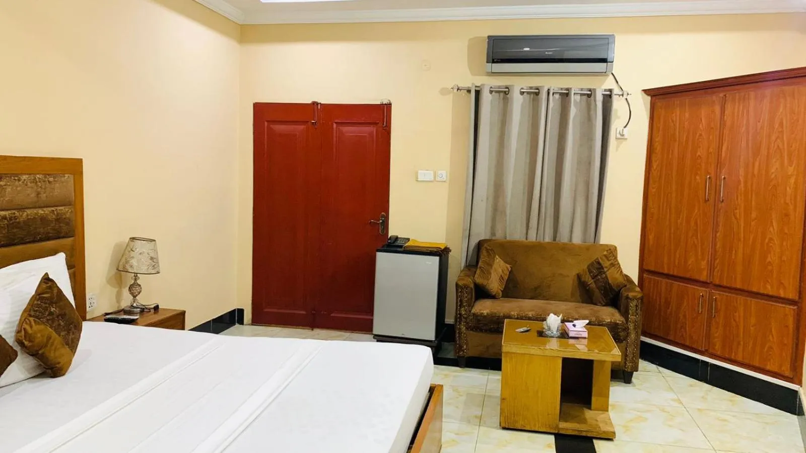 Bed in The King Hotel