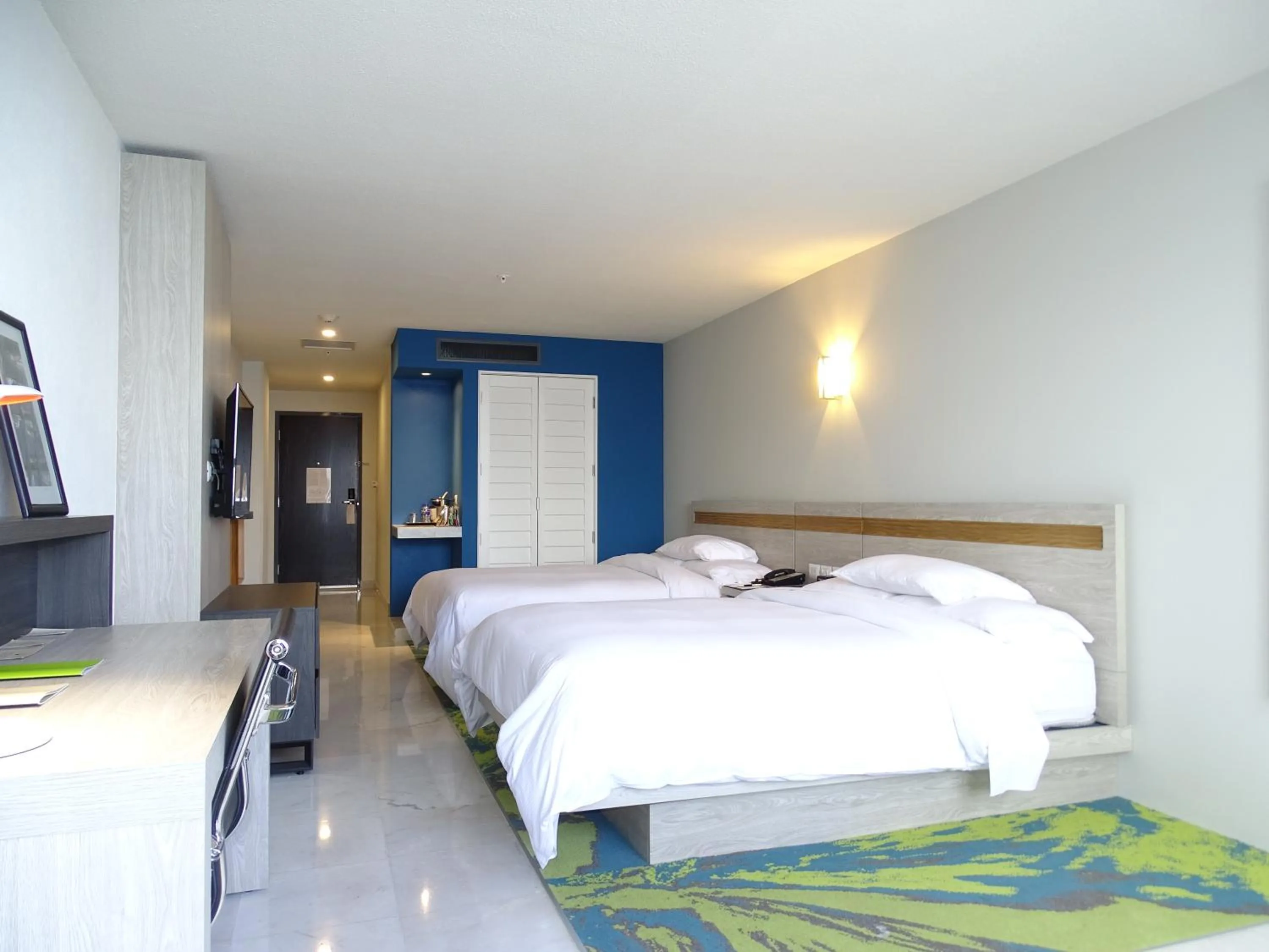 Bedroom, Bed in DoubleTree by Hilton Veracruz
