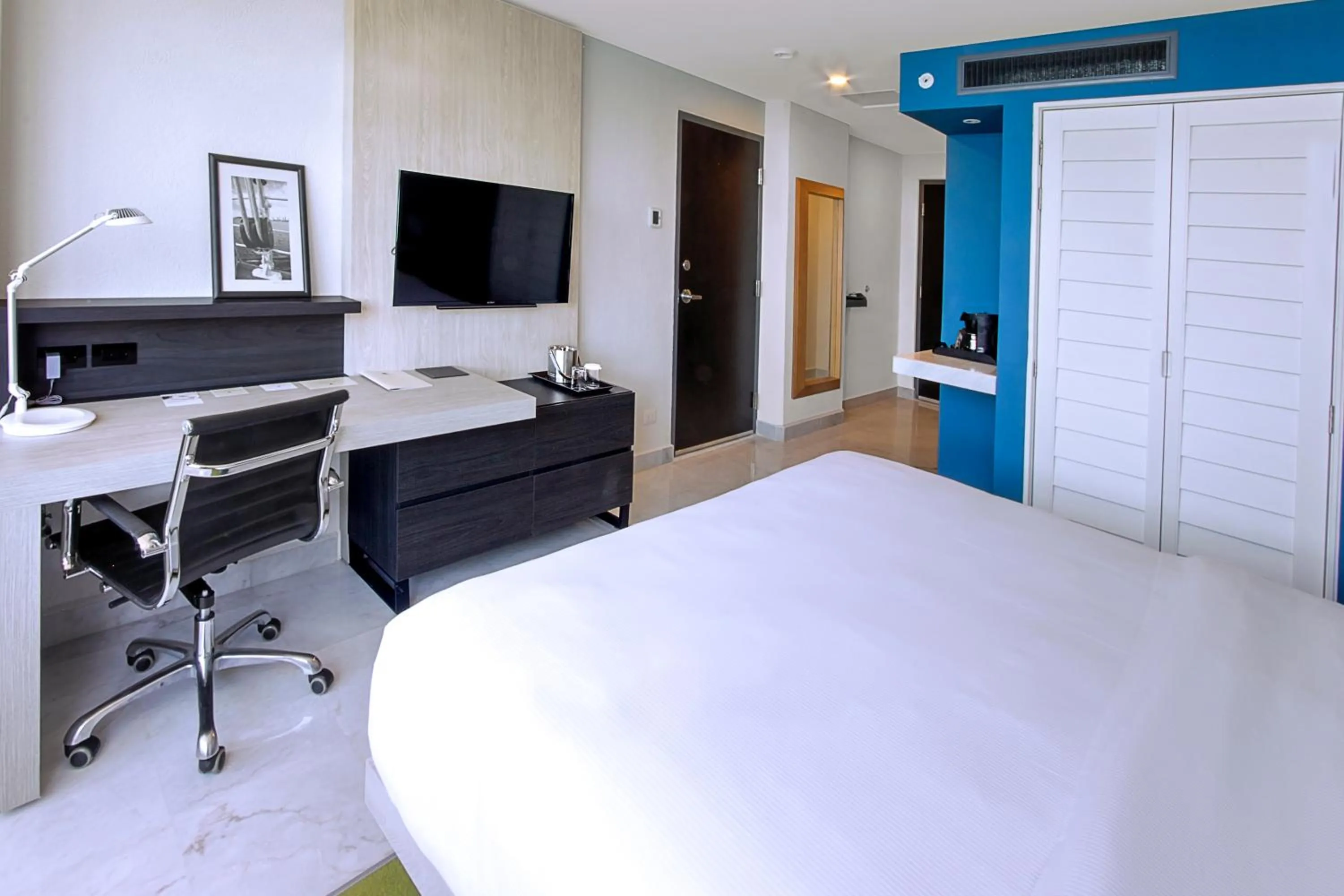 TV and multimedia, Bed in DoubleTree by Hilton Veracruz