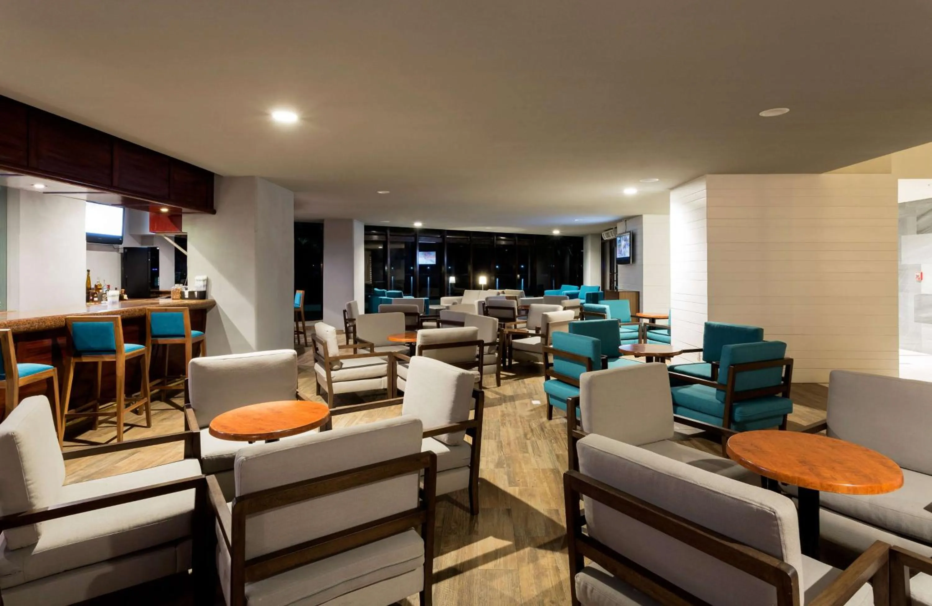 Lounge or bar in DoubleTree by Hilton Veracruz