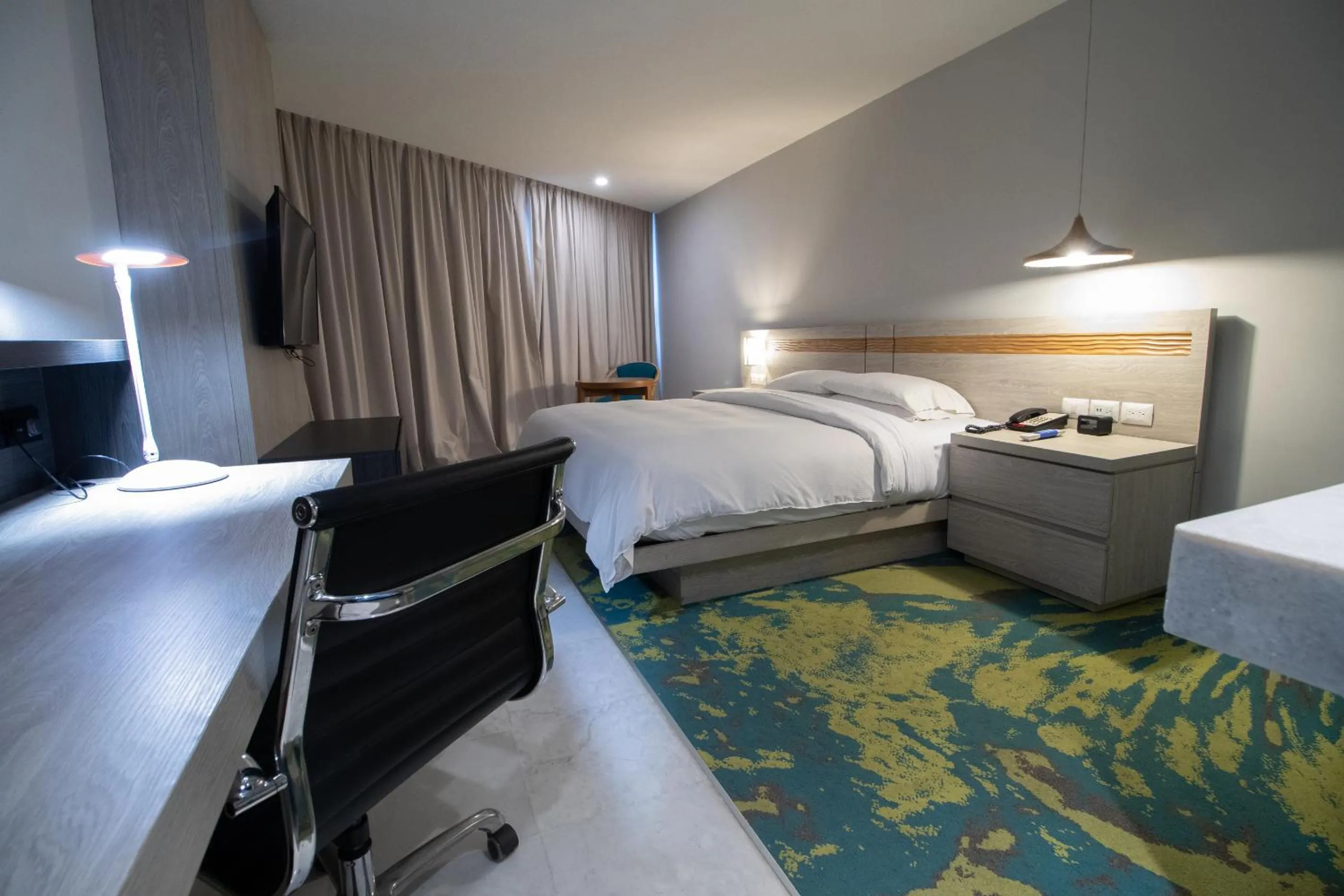 Photo of the whole room, Bed in DoubleTree by Hilton Veracruz