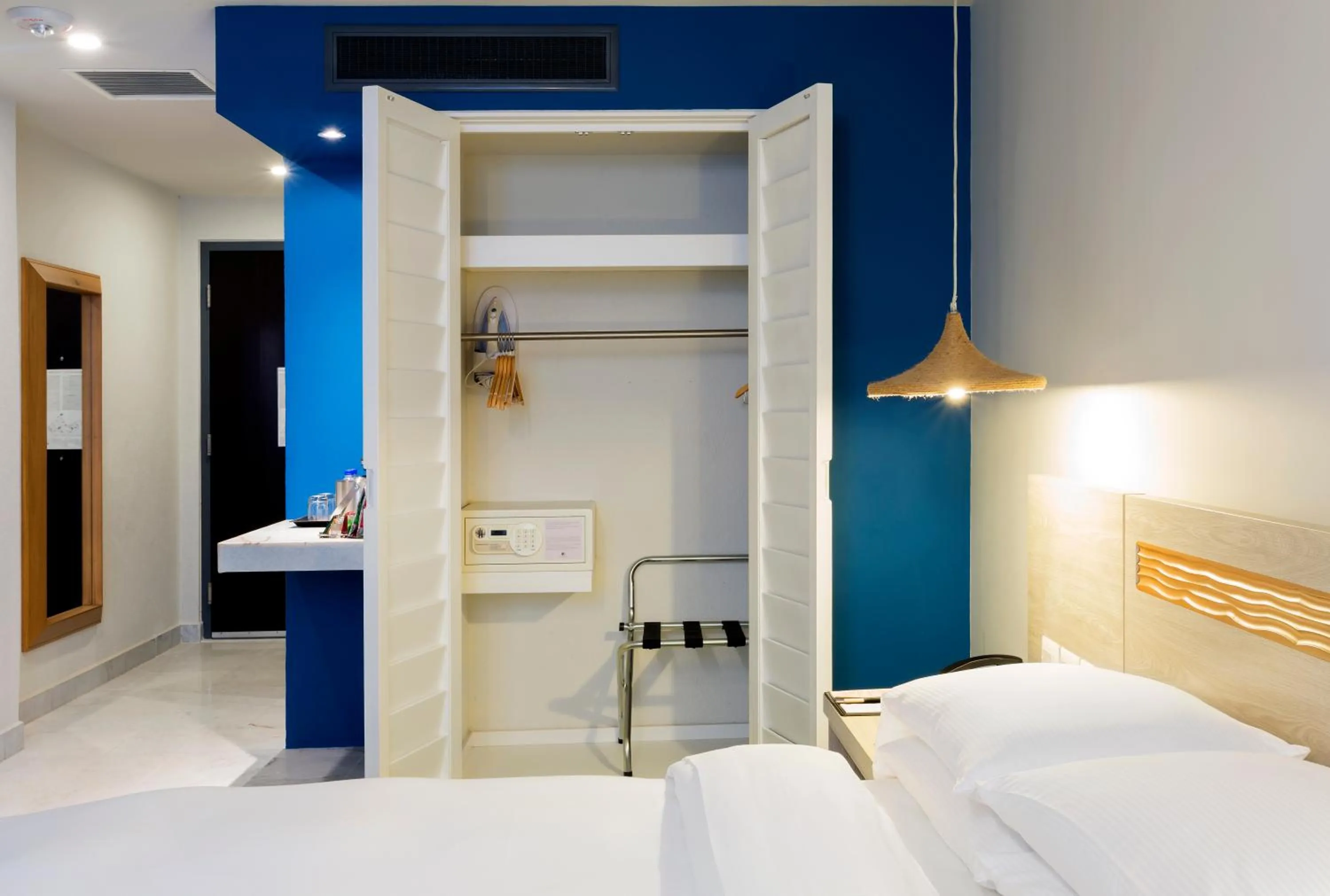 safe, Bed in DoubleTree by Hilton Veracruz