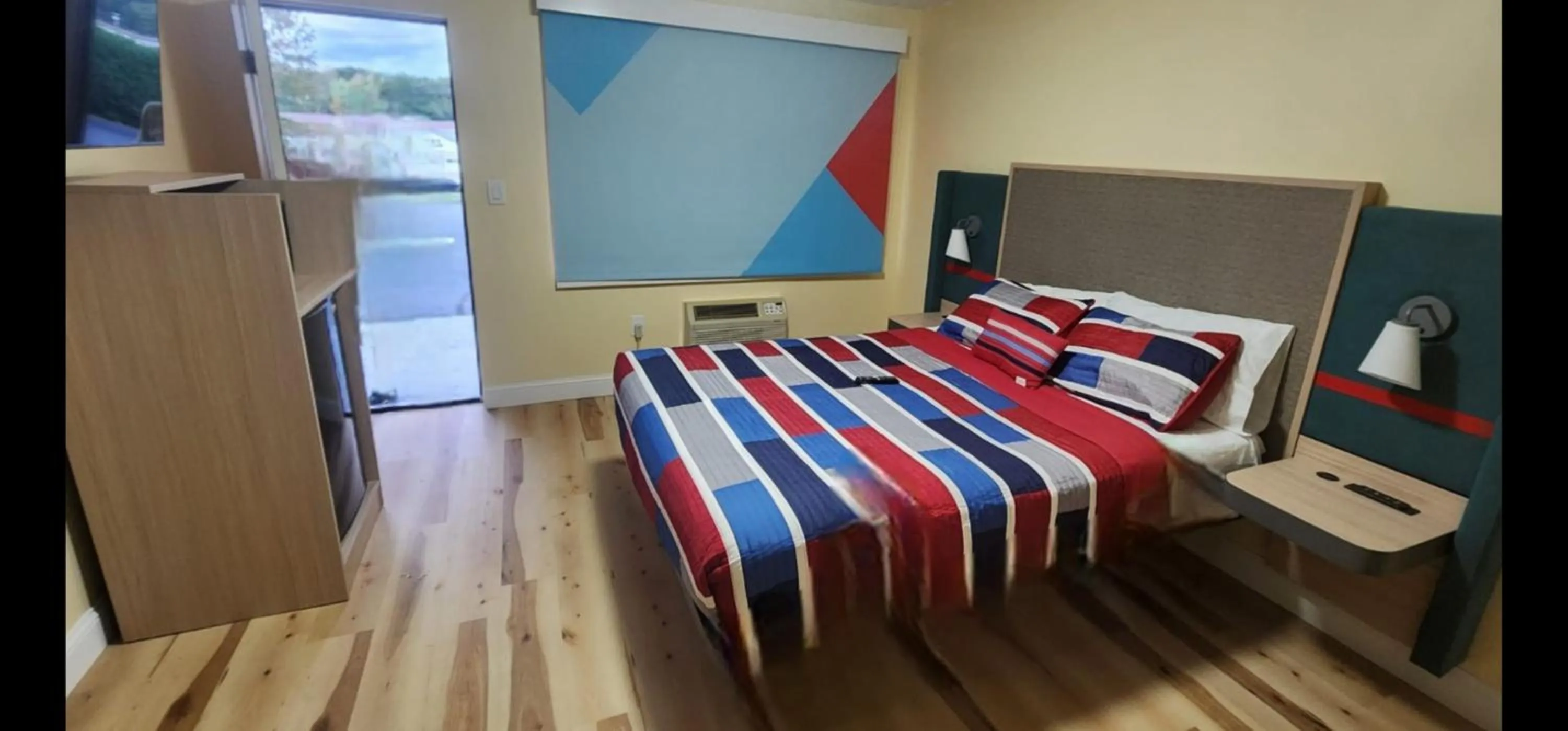 Bed in Americas Best Value Inn Providence-North Scituate