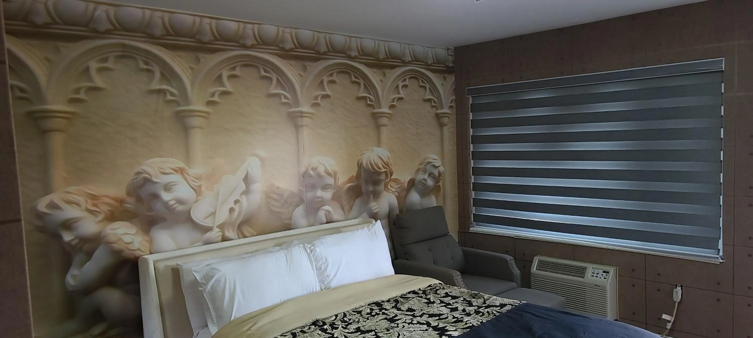 Bed in Americas Best Value Inn Providence-North Scituate