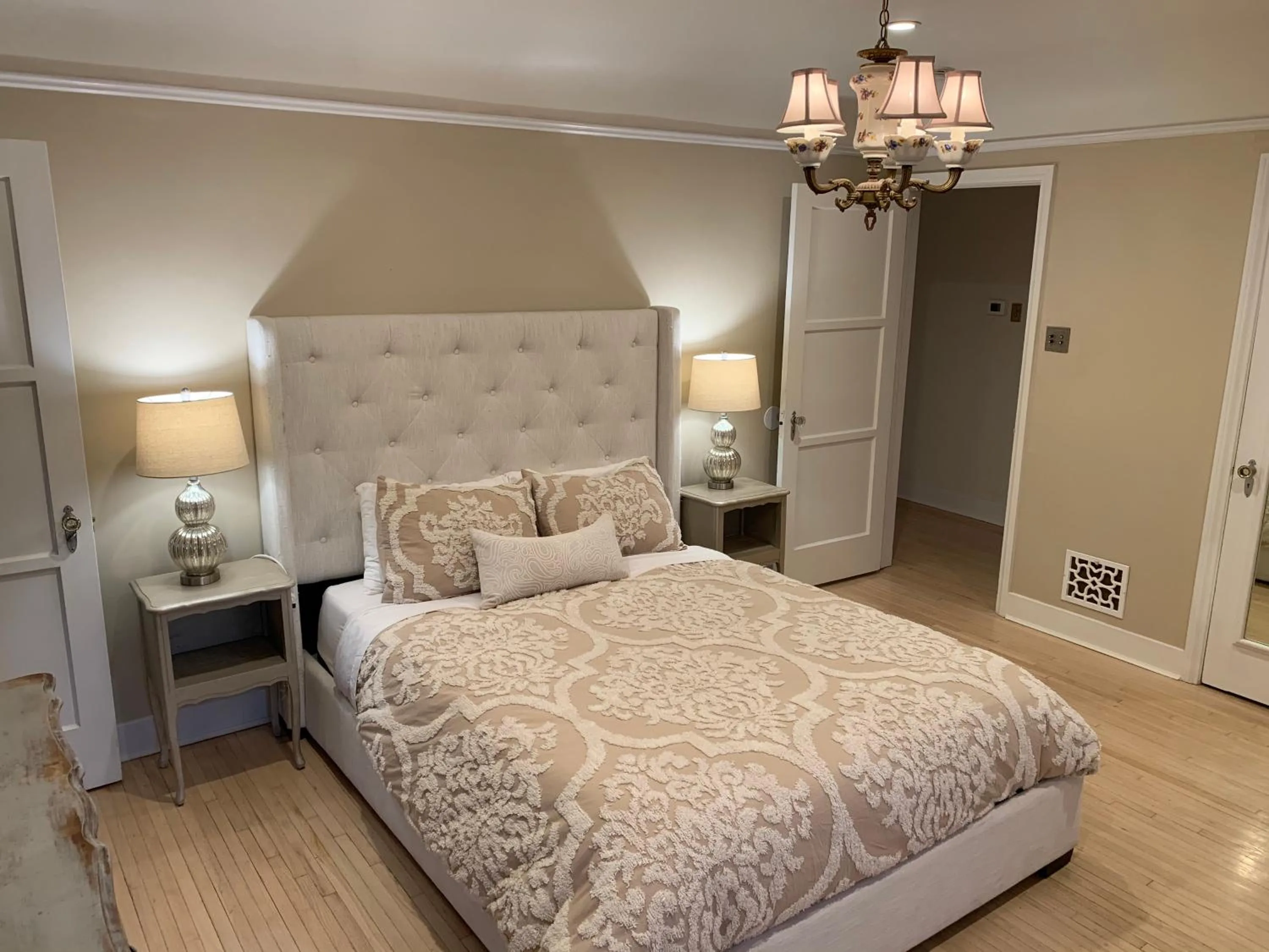 Bedroom, Bed in SpanishFairytale4bd3ba