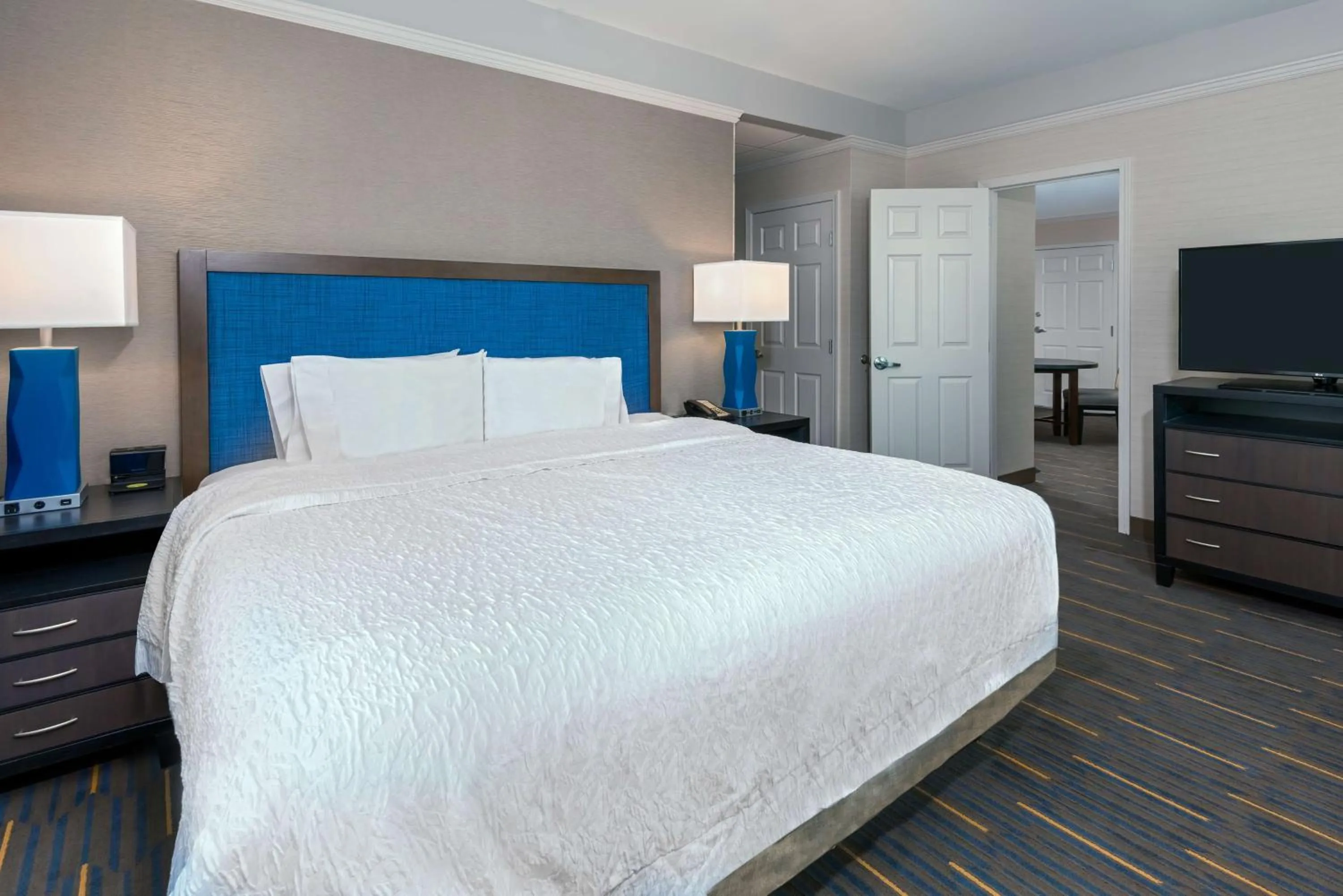 Bed in Hampton Inn & Suites Buffalo/Downtown