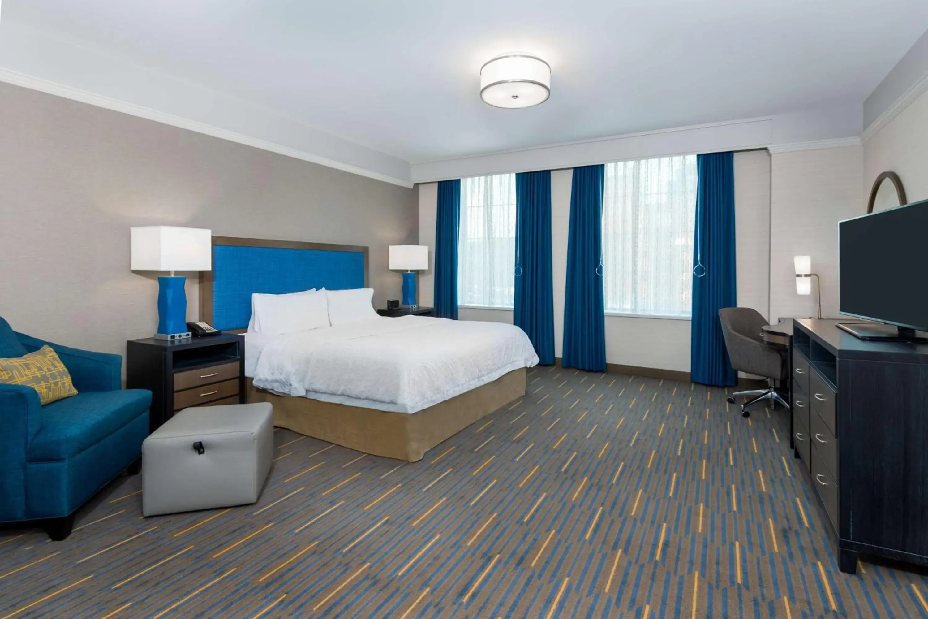 Bed in Hampton Inn & Suites Buffalo/Downtown Bed in Hampton Inn & Suites Buffalo/Downtown