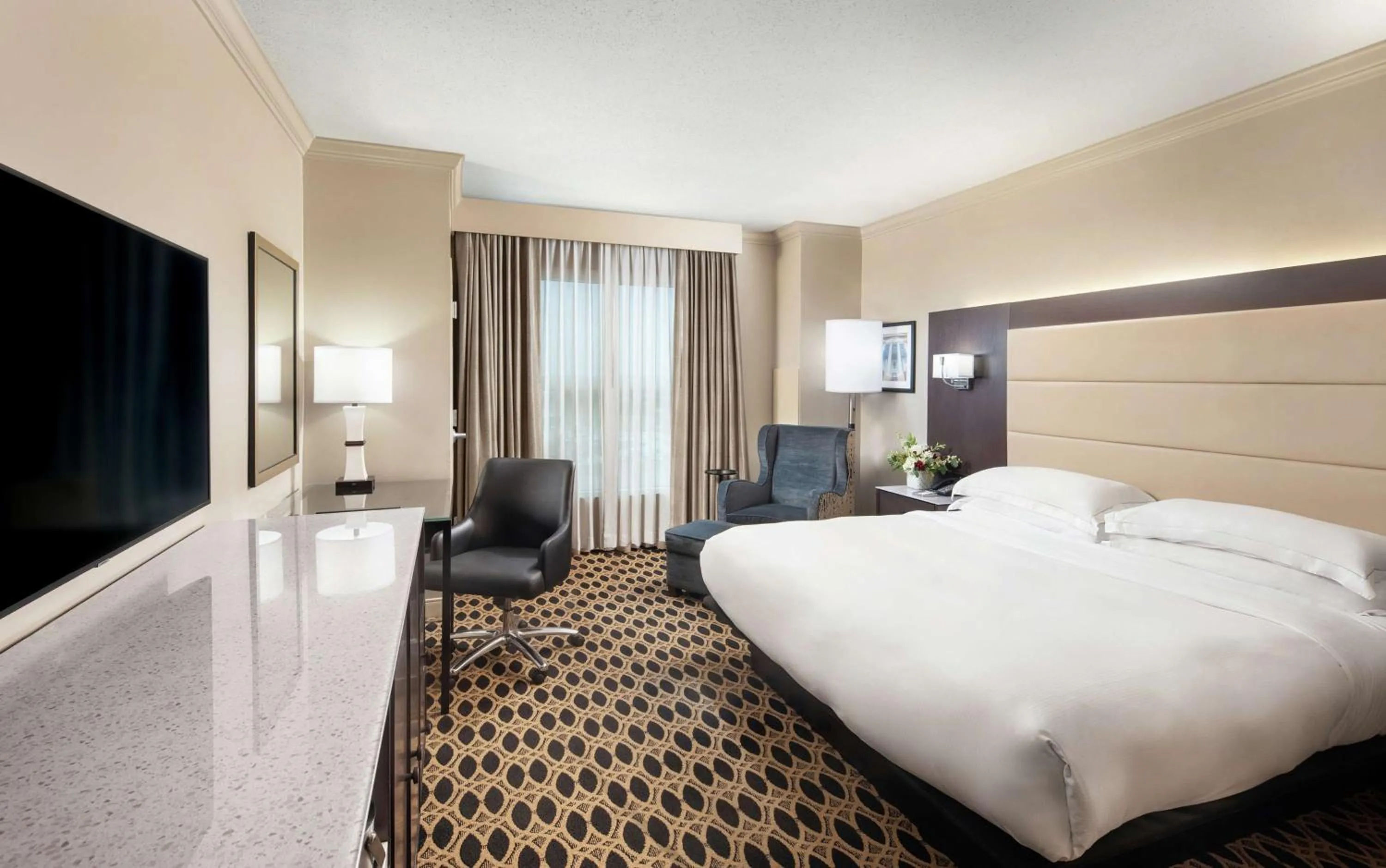 Bedroom, Bed in Hilton Columbia Center