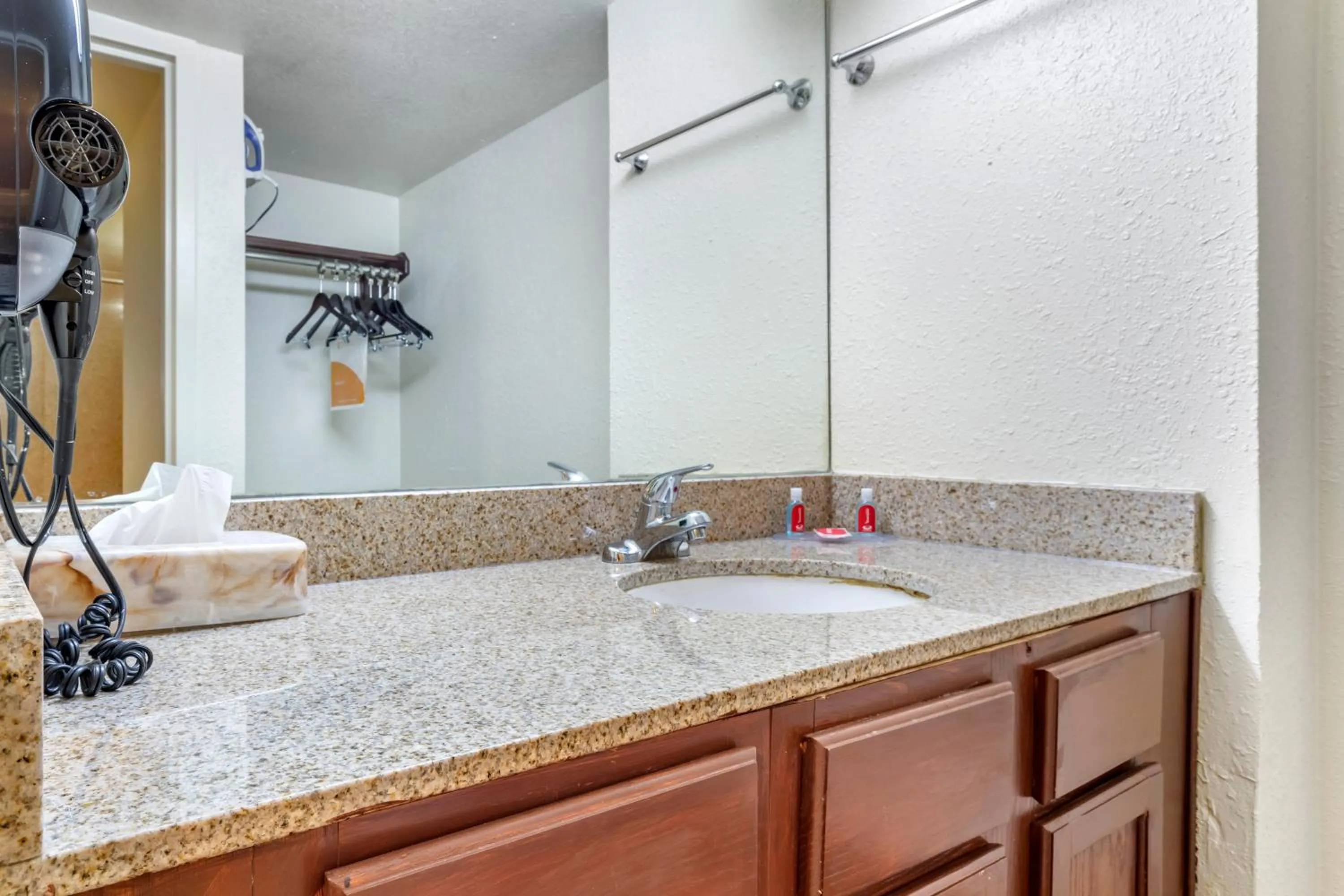 Rose City Inn & Suites