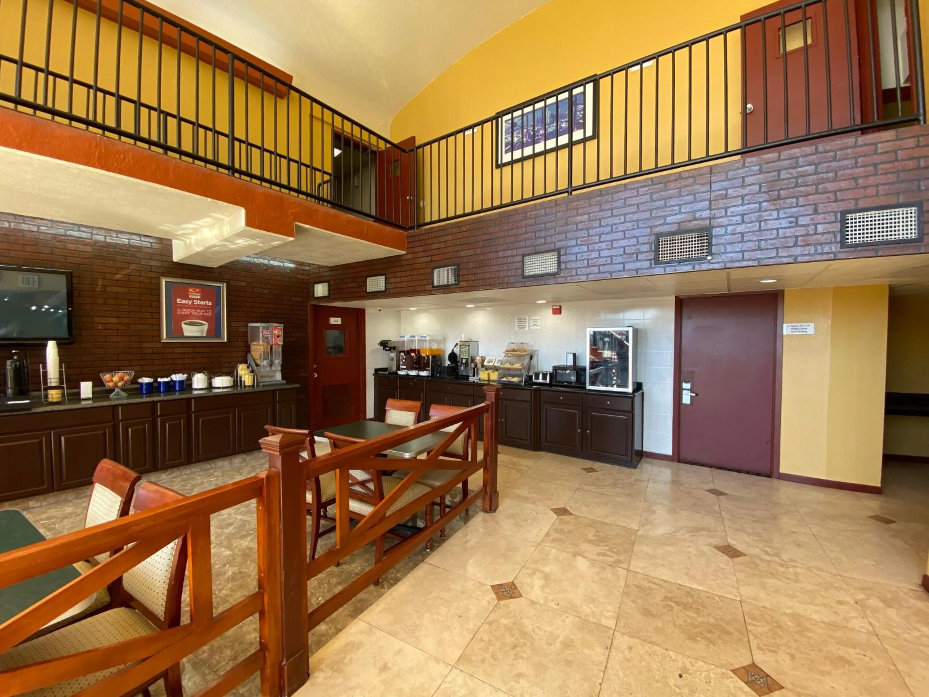 Breakfast in Rose City Inn & Suites