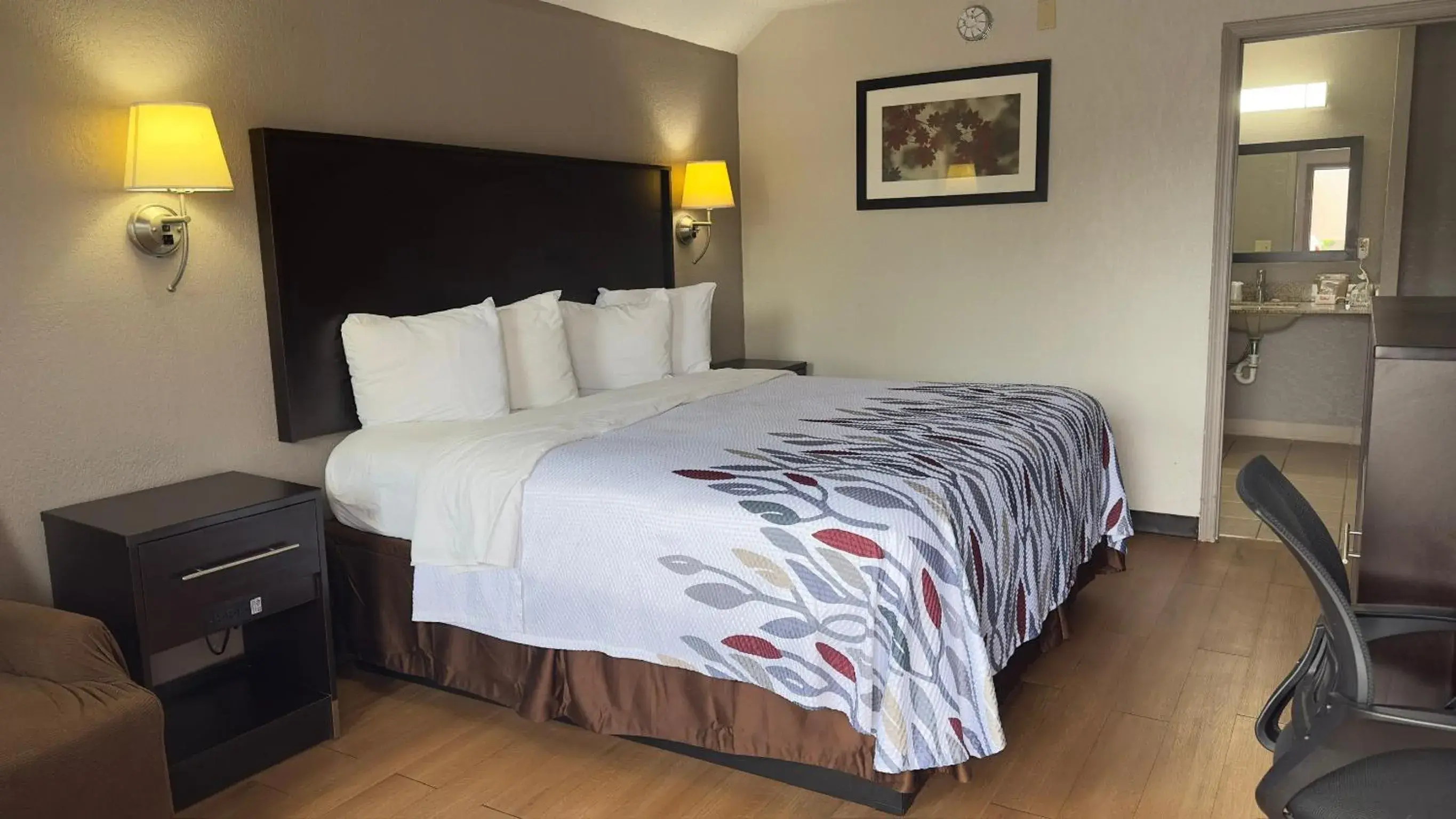 Bedroom, Bed in Red Roof Inn Anderson, IN Bedroom, Bed in Red Roof Inn Anderson, IN