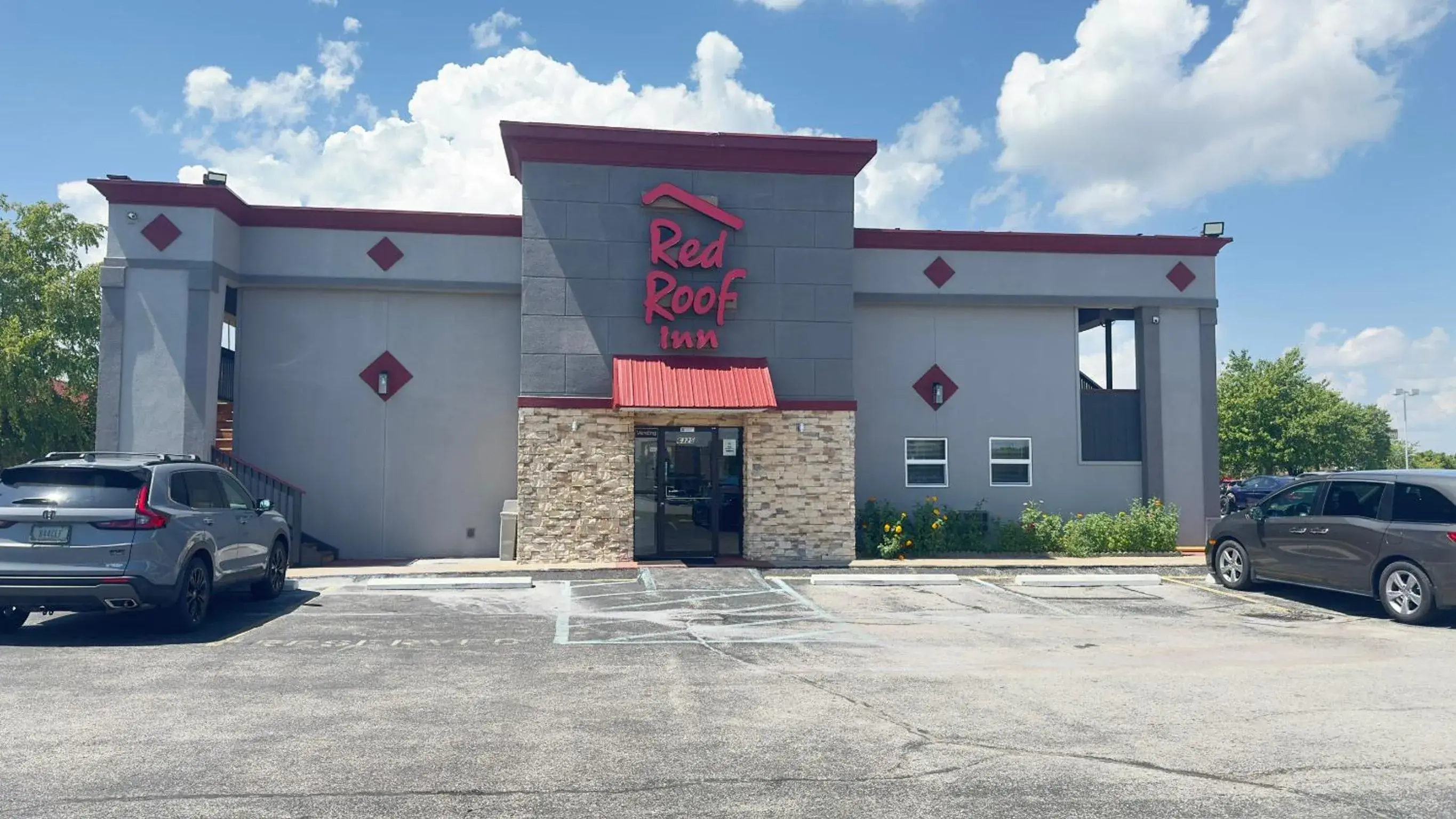 Property building in Red Roof Inn Anderson, IN Property building in Red Roof Inn Anderson, IN