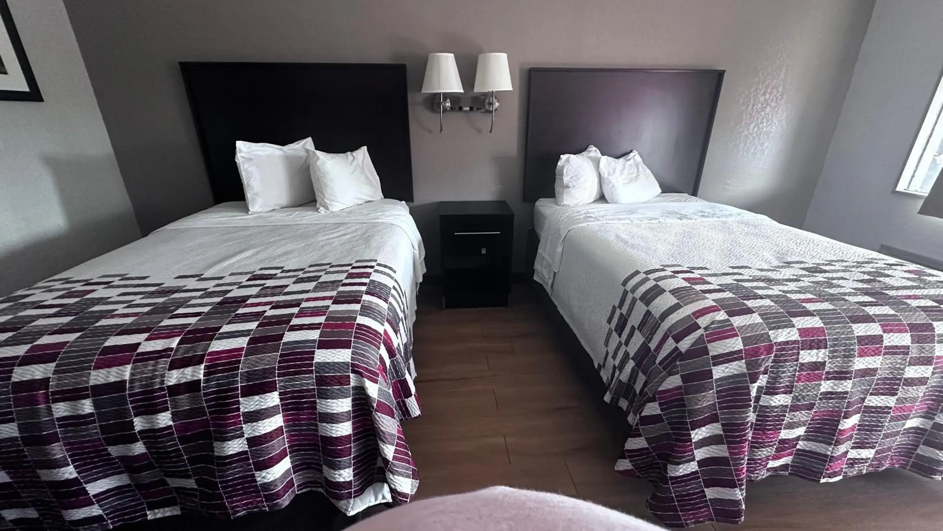 Bed in Red Roof Inn Anderson, IN Bed in Red Roof Inn Anderson, IN