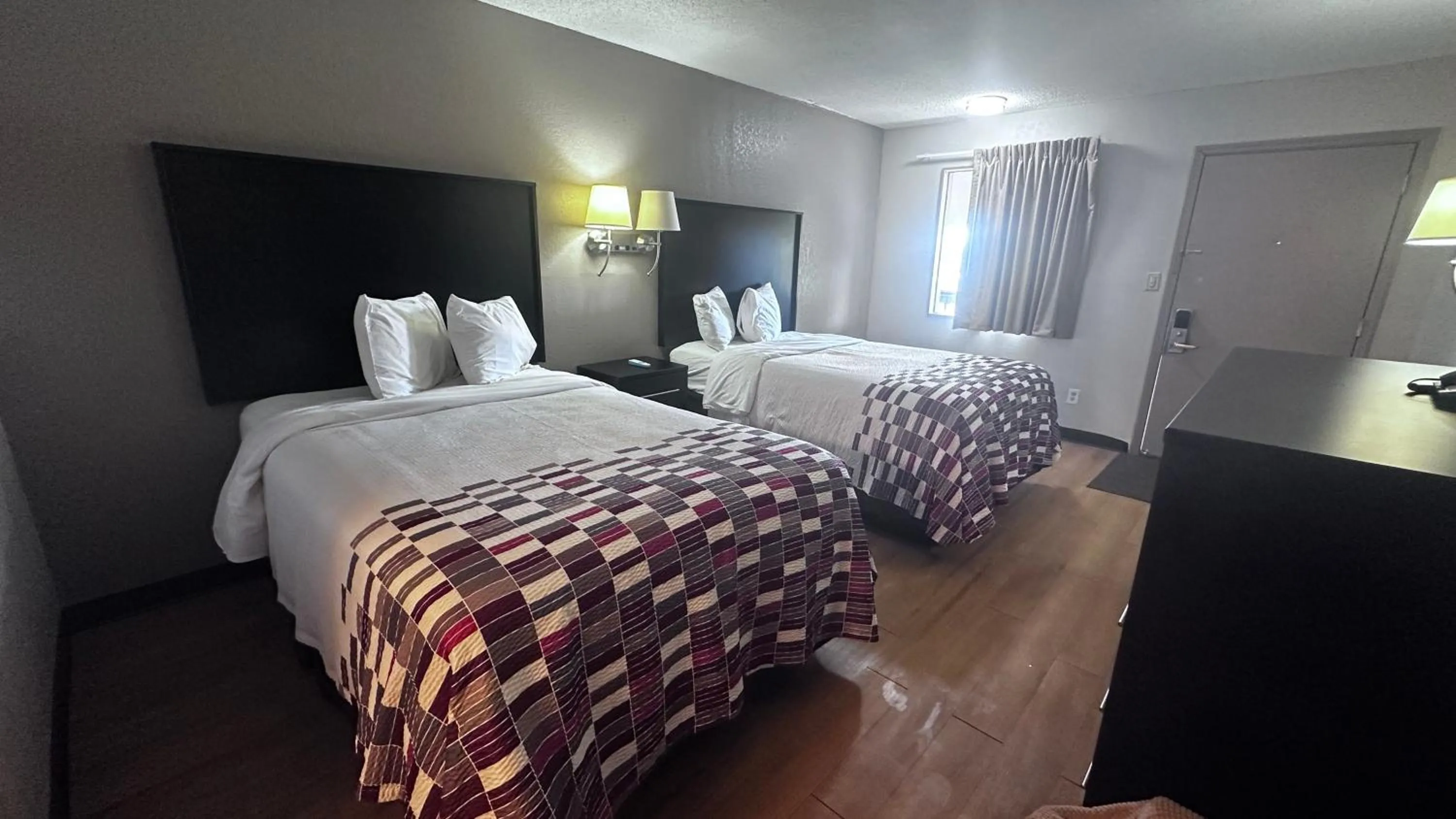 Bed in Red Roof Inn Anderson, IN