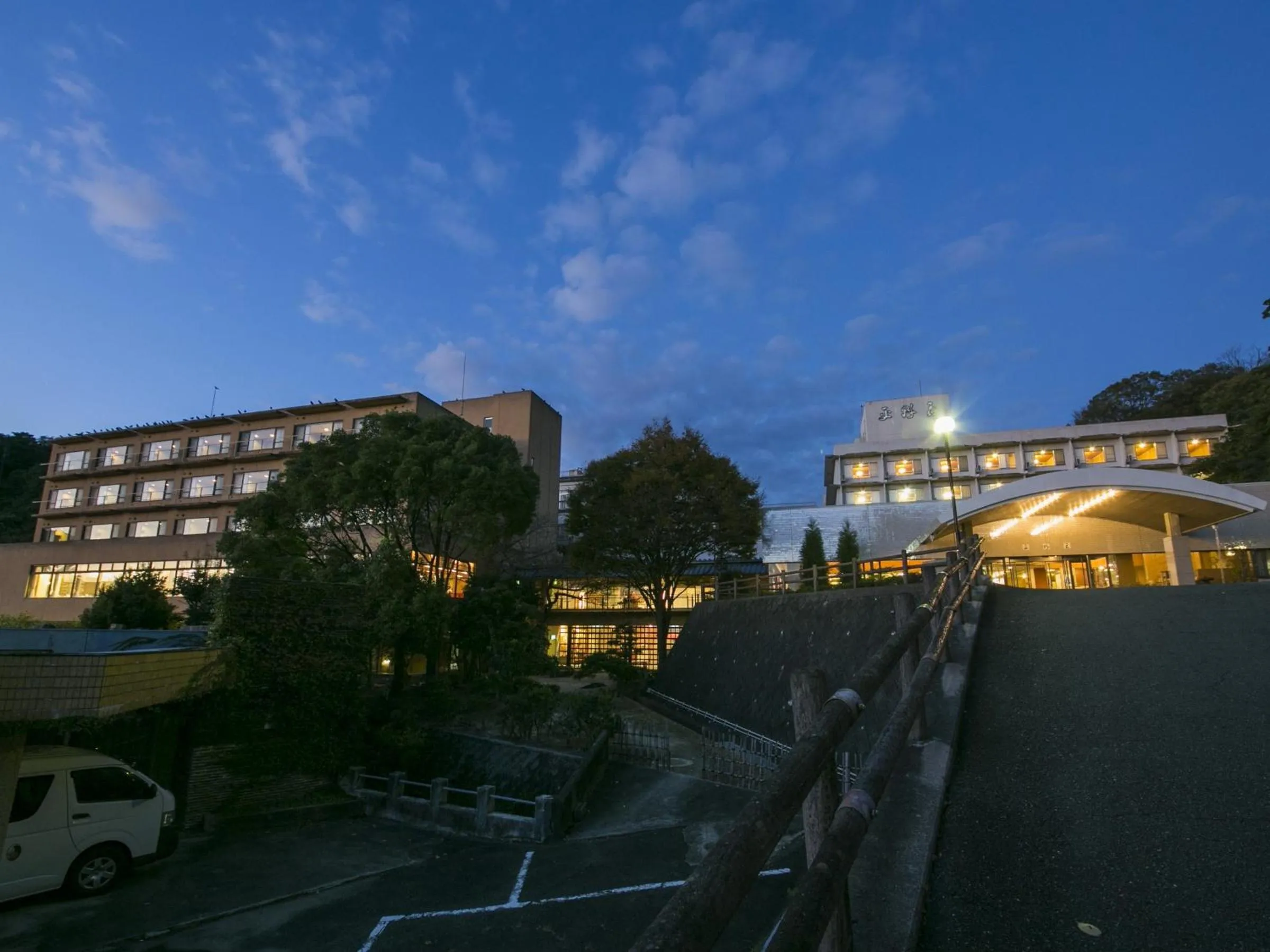 Property building in Hiranoya