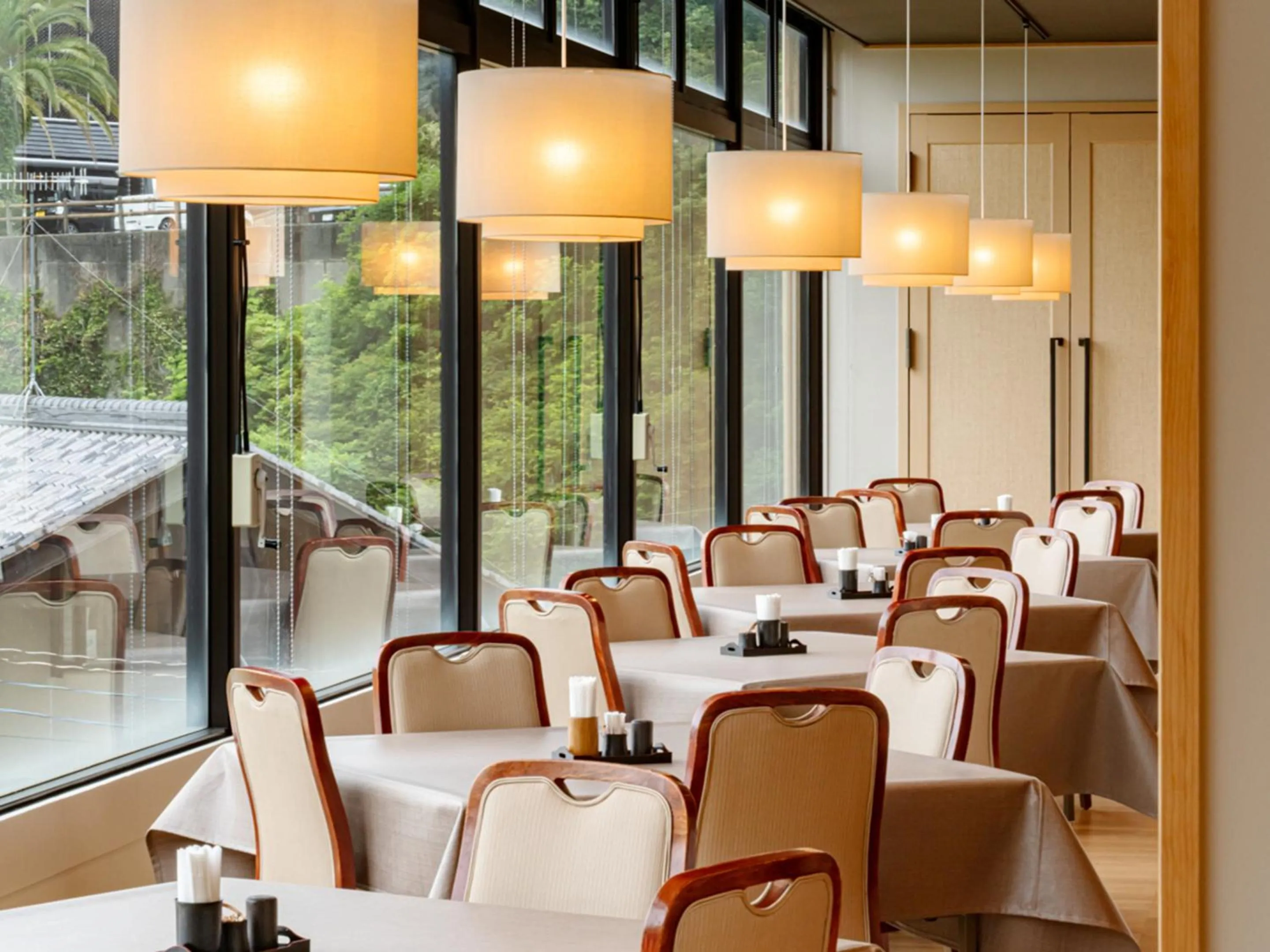 Restaurant/places to eat in Hiranoya