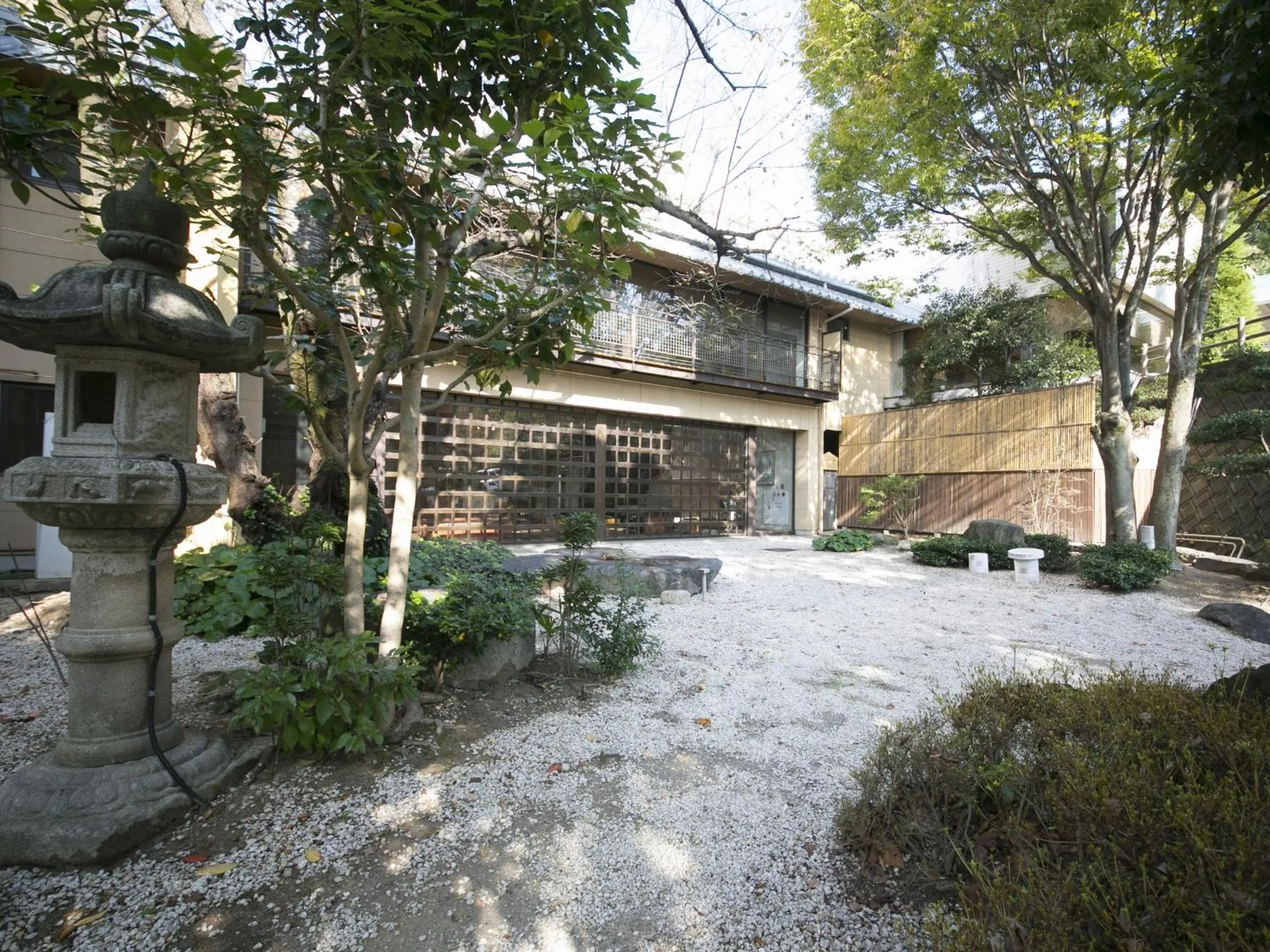 Property building in Hiranoya