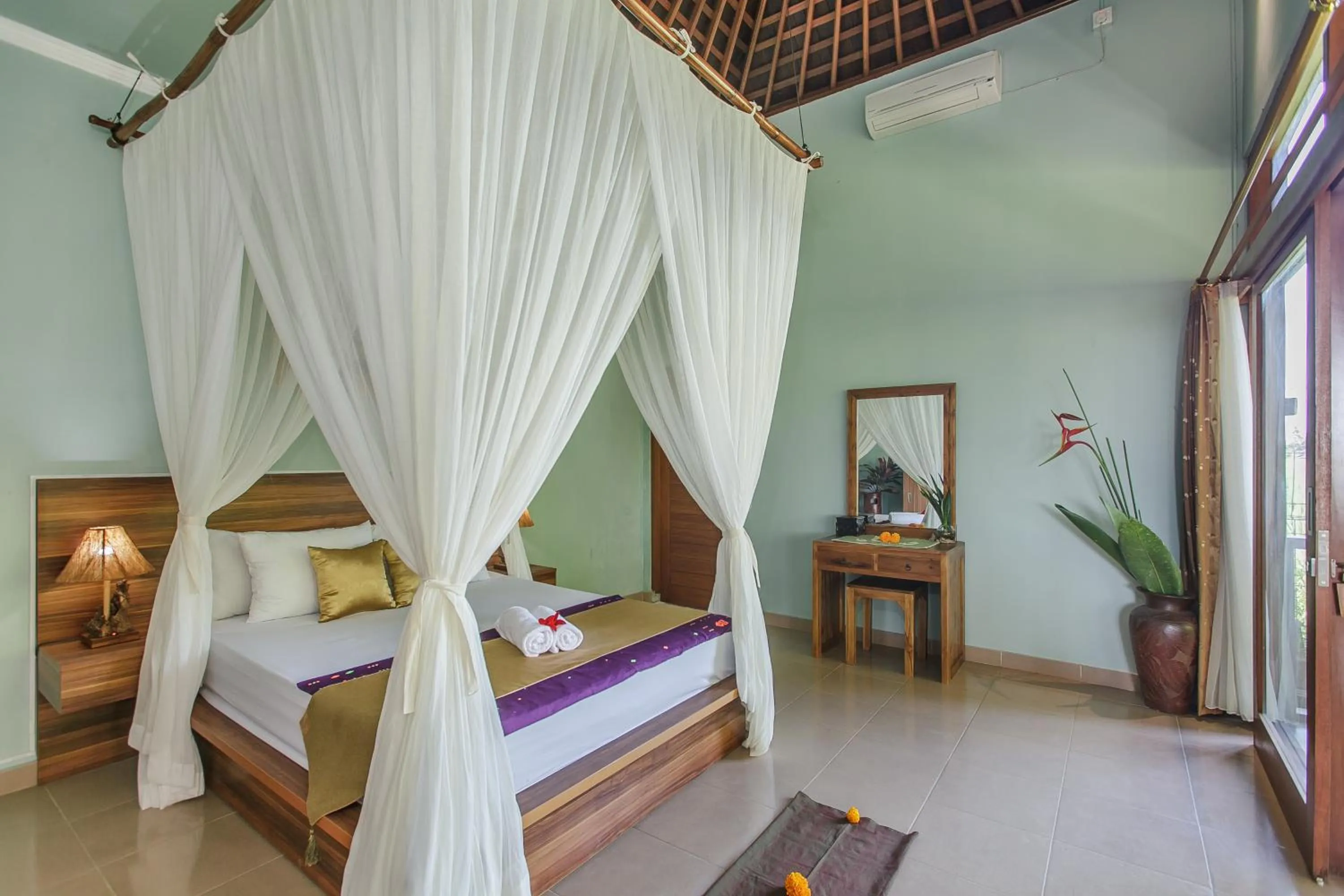 Photo of the whole room, Bed in Villa D'Carik Bali