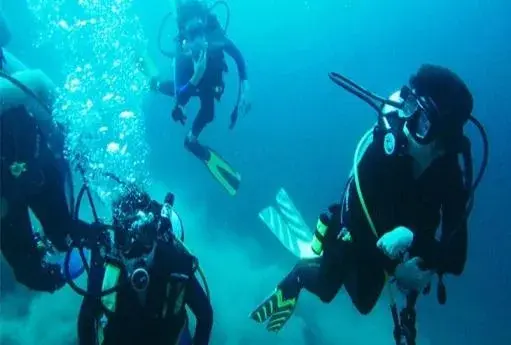 Diving in Casita Ysabel Diving in Casita Ysabel