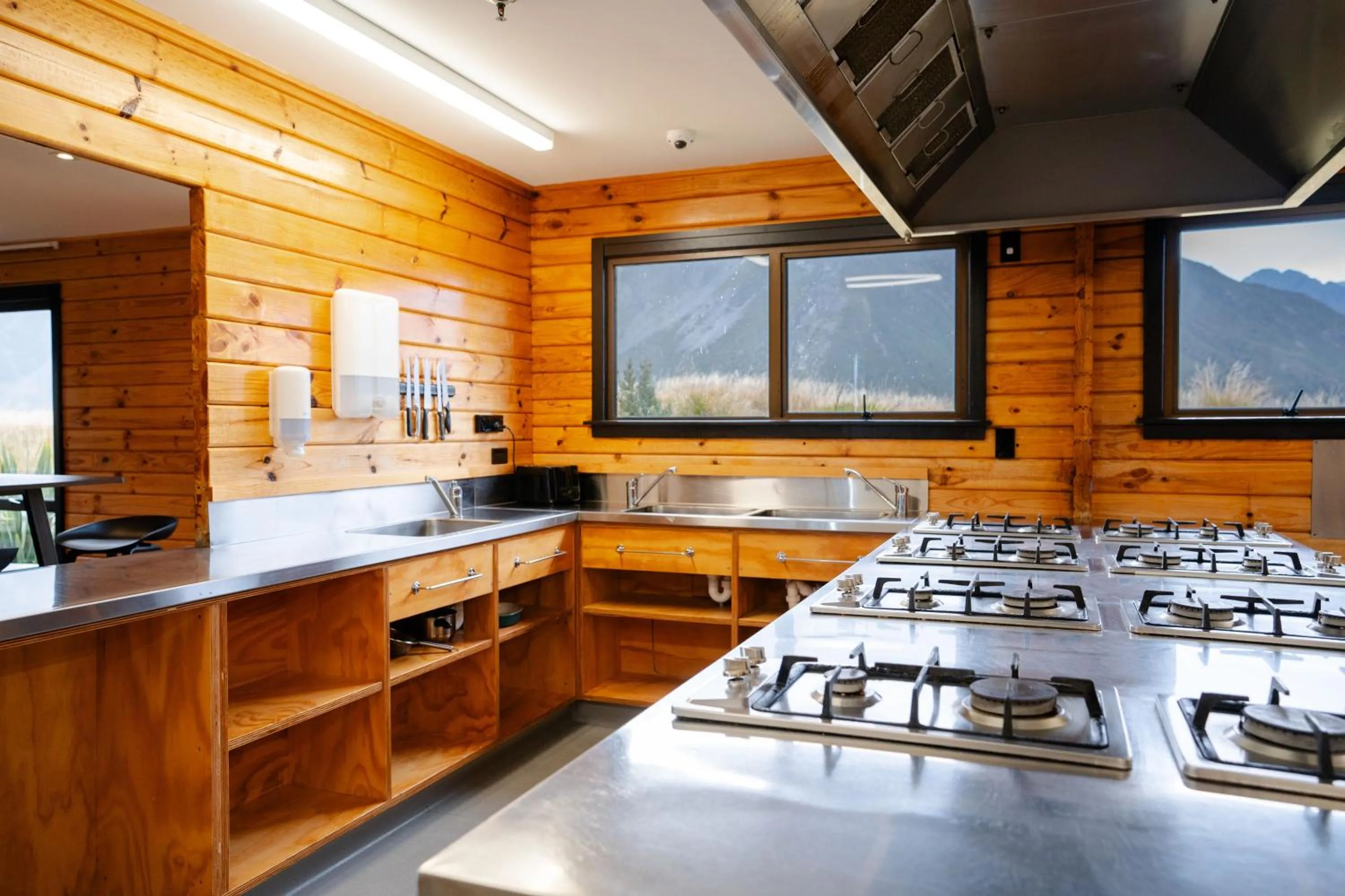 Kitchen or kitchenette in Haka House Hostel Aoraki Mt Cook