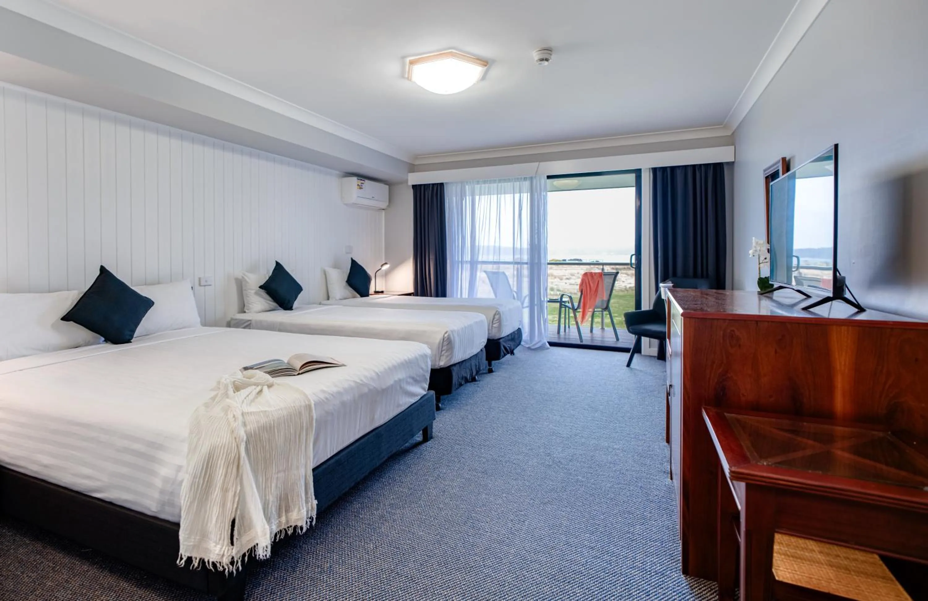 Property building, Bed in Panorama Hotel St Helens