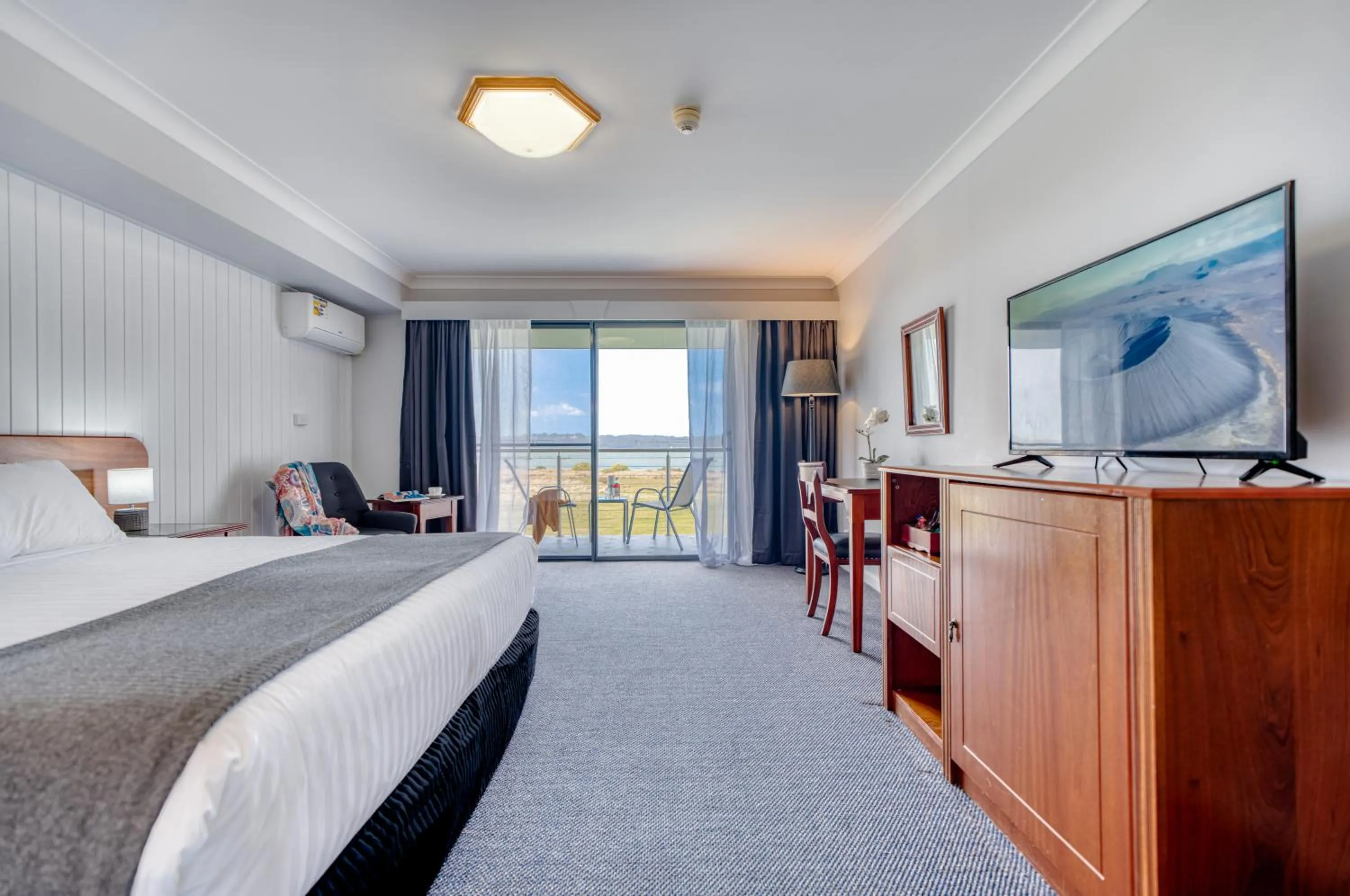 Property building, Bed in Panorama Hotel St Helens