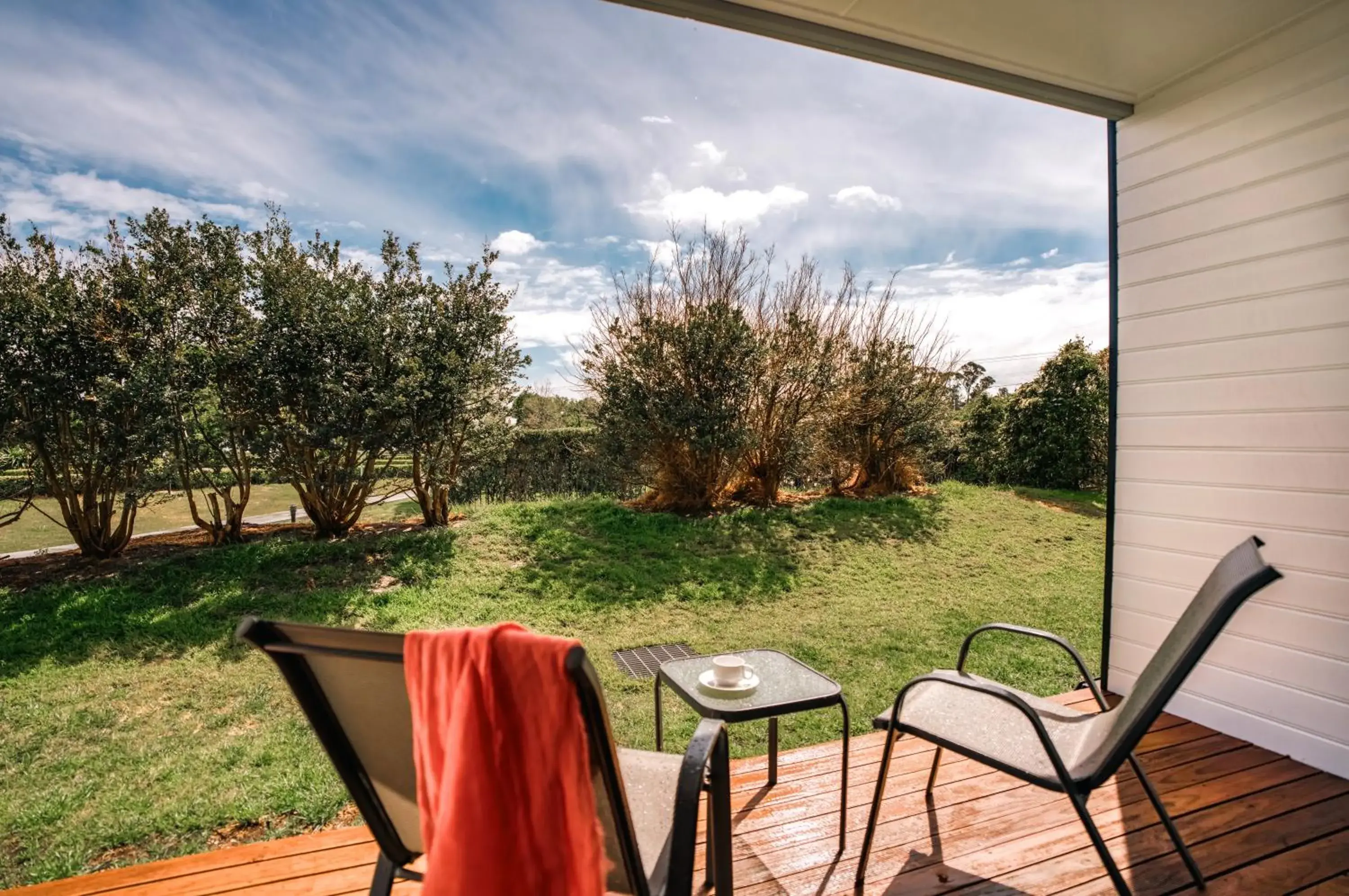 Garden View King Room in Panorama Hotel St Helens Garden View King Room in Panorama Hotel St Helens