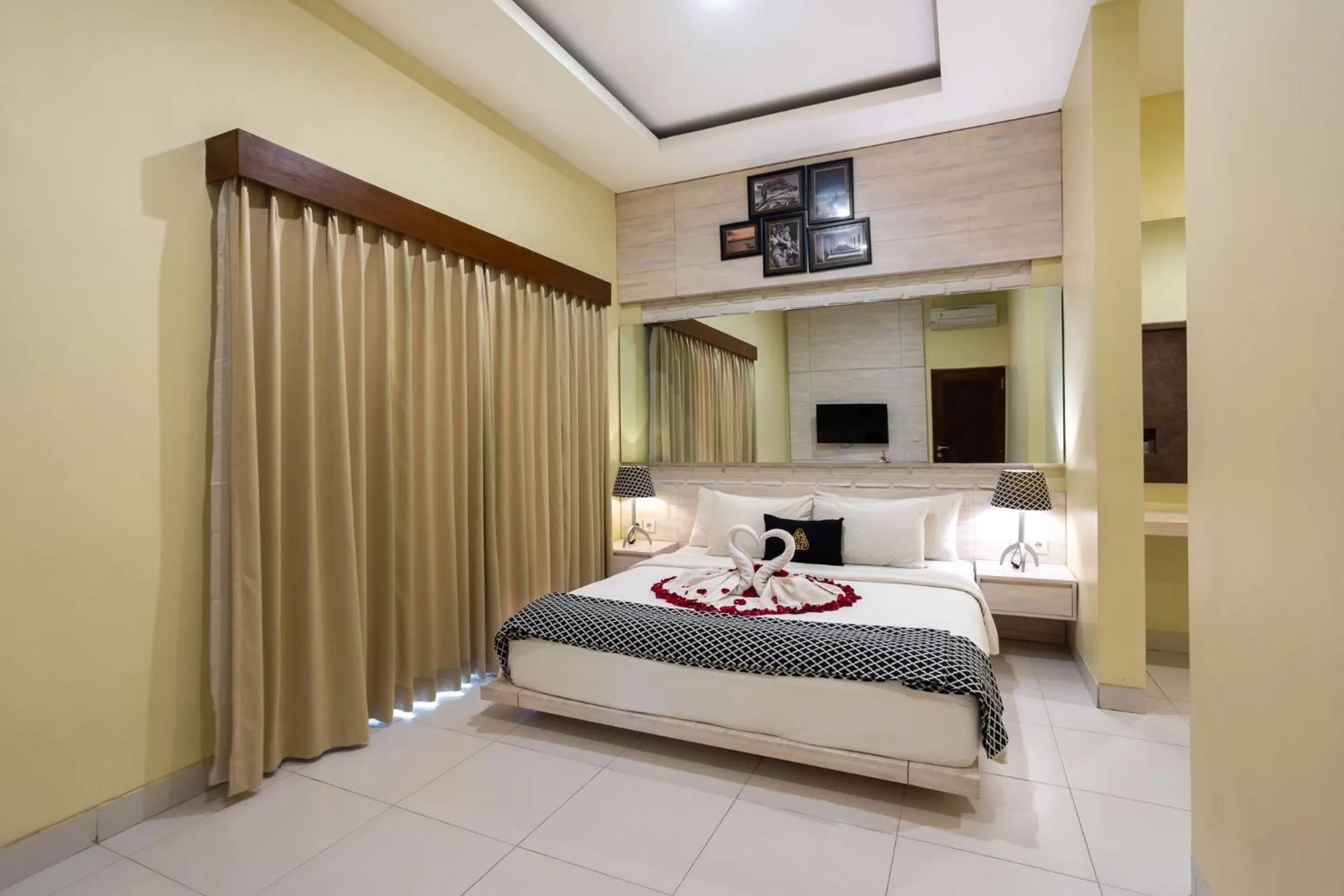 Bed in Paisa Seminyak Living