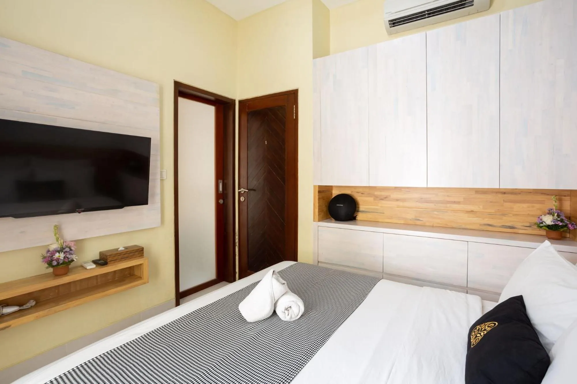 Bedroom, Bed in Paisa Seminyak Living