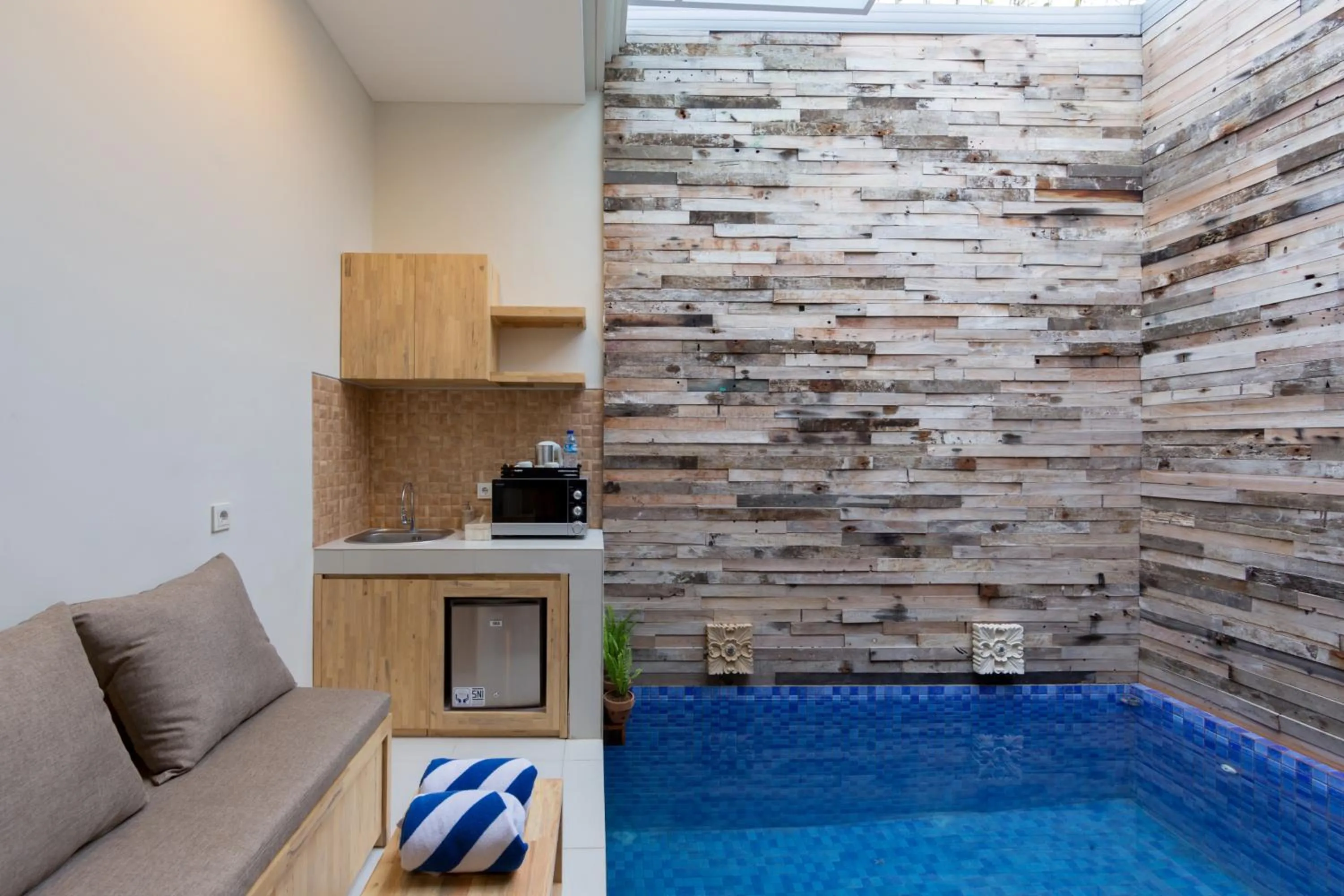 Day in Paisa Seminyak Living