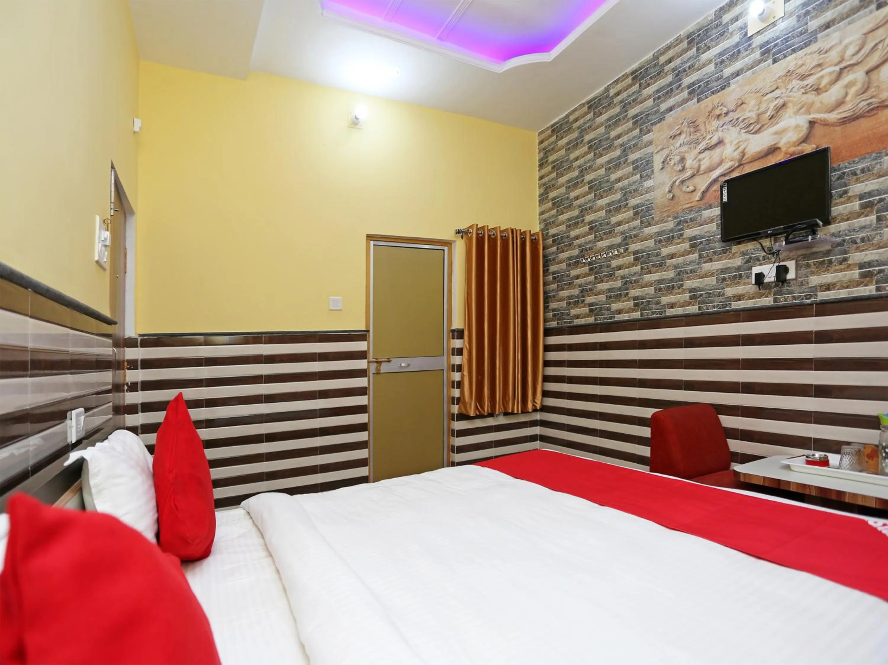 Bedroom, Bed in Hotel Bachchan Palace