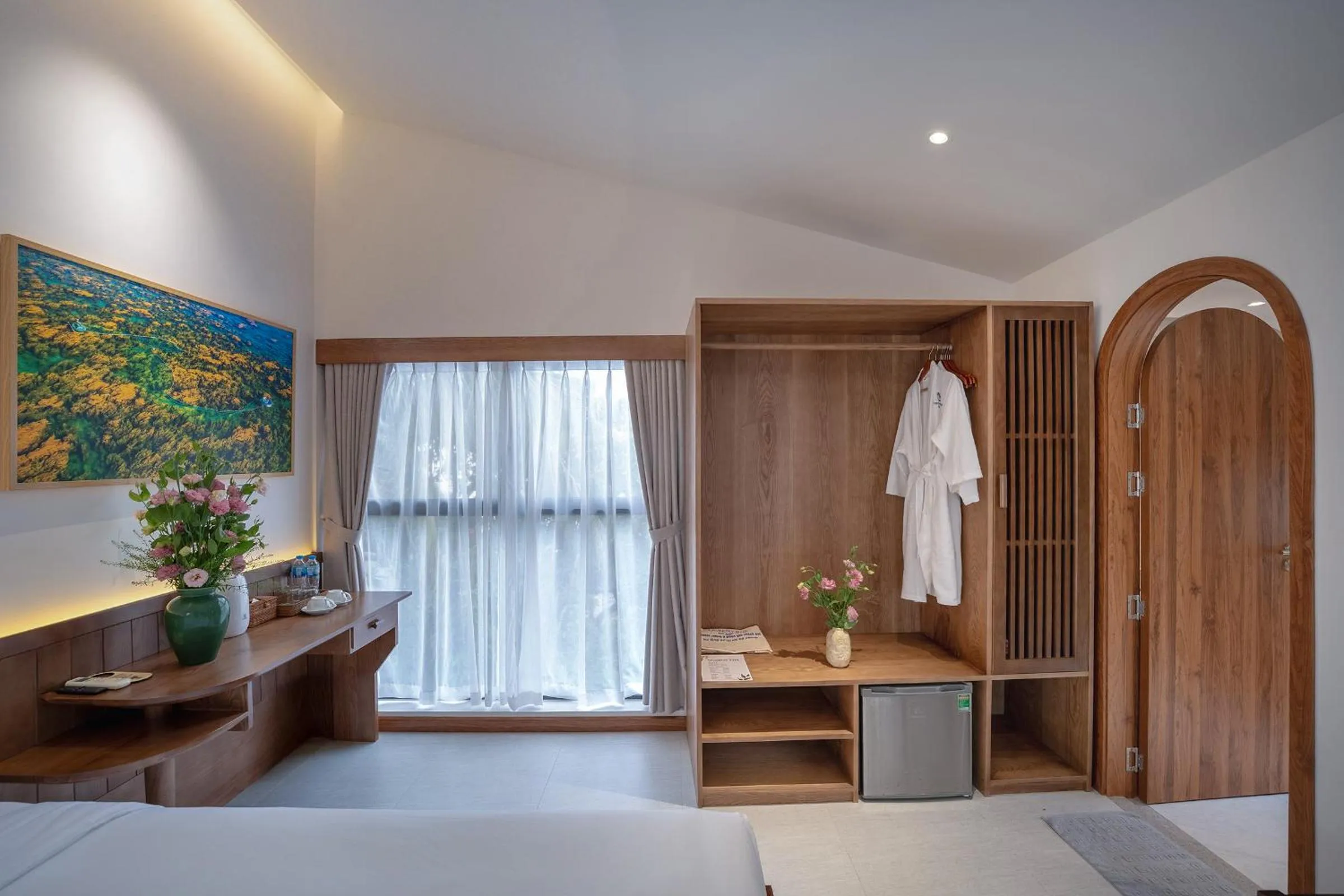 furniture, Bed in Shoreline Stay