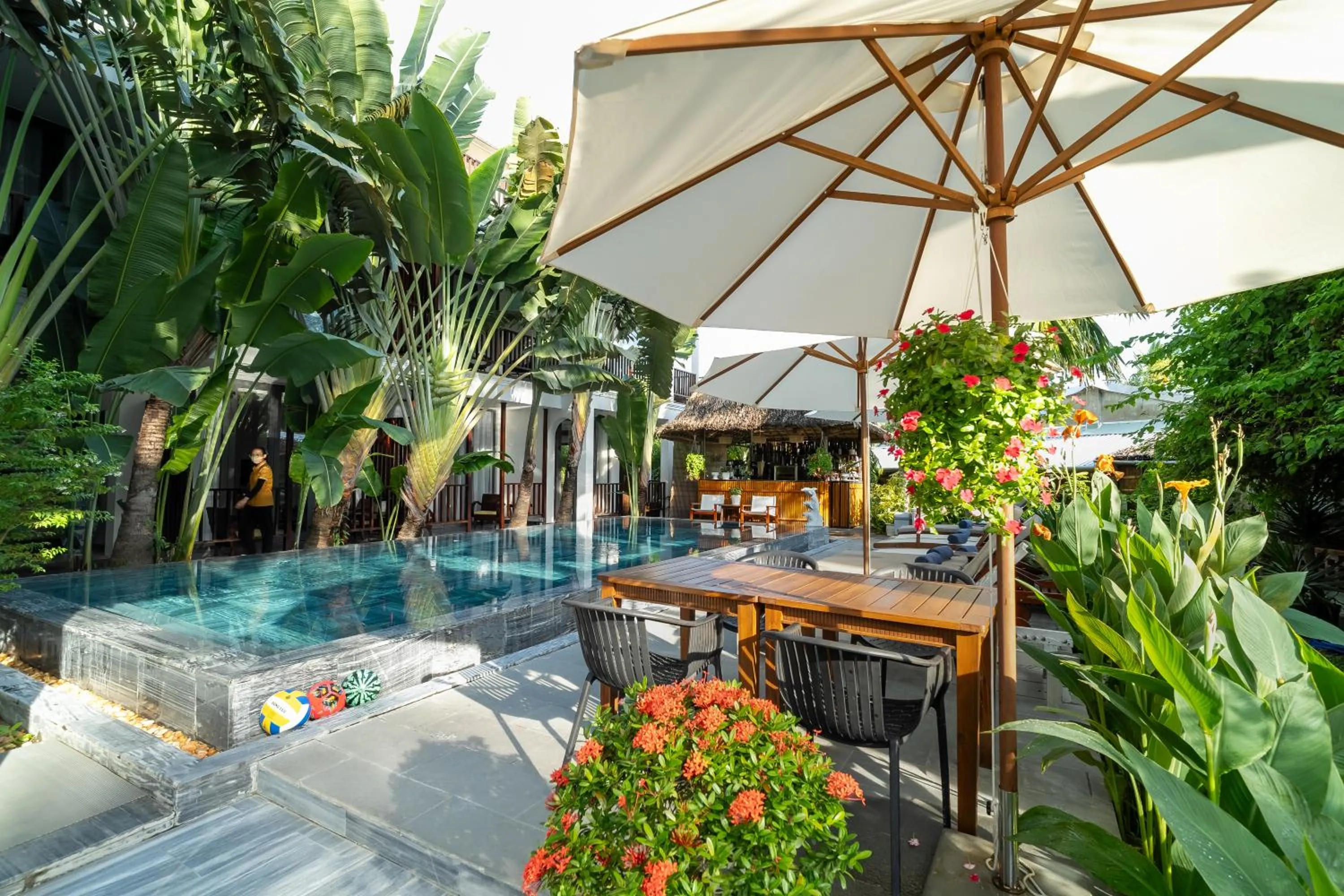 Pool view in Shoreline Stay