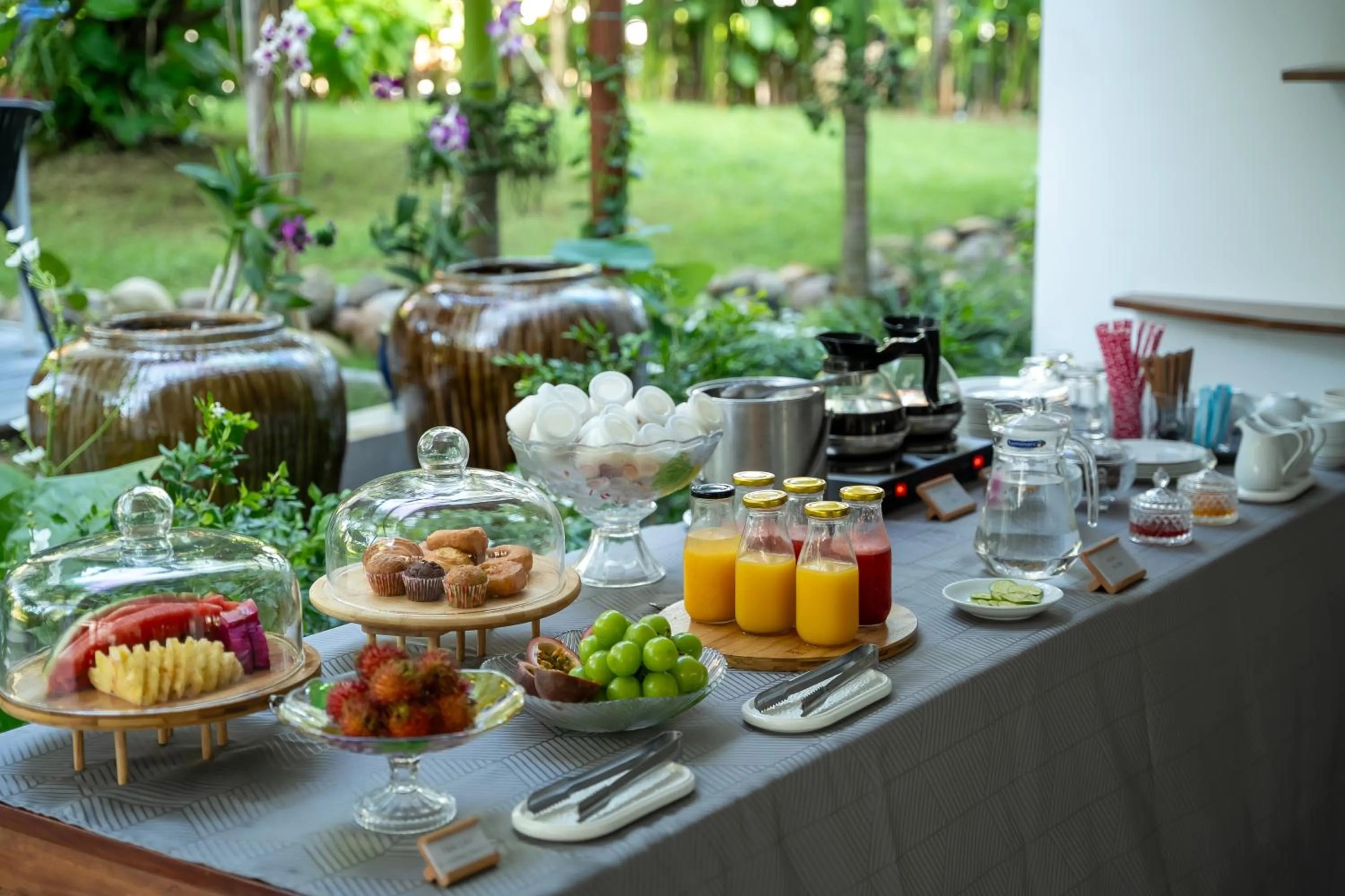 Buffet breakfast in Shoreline Stay