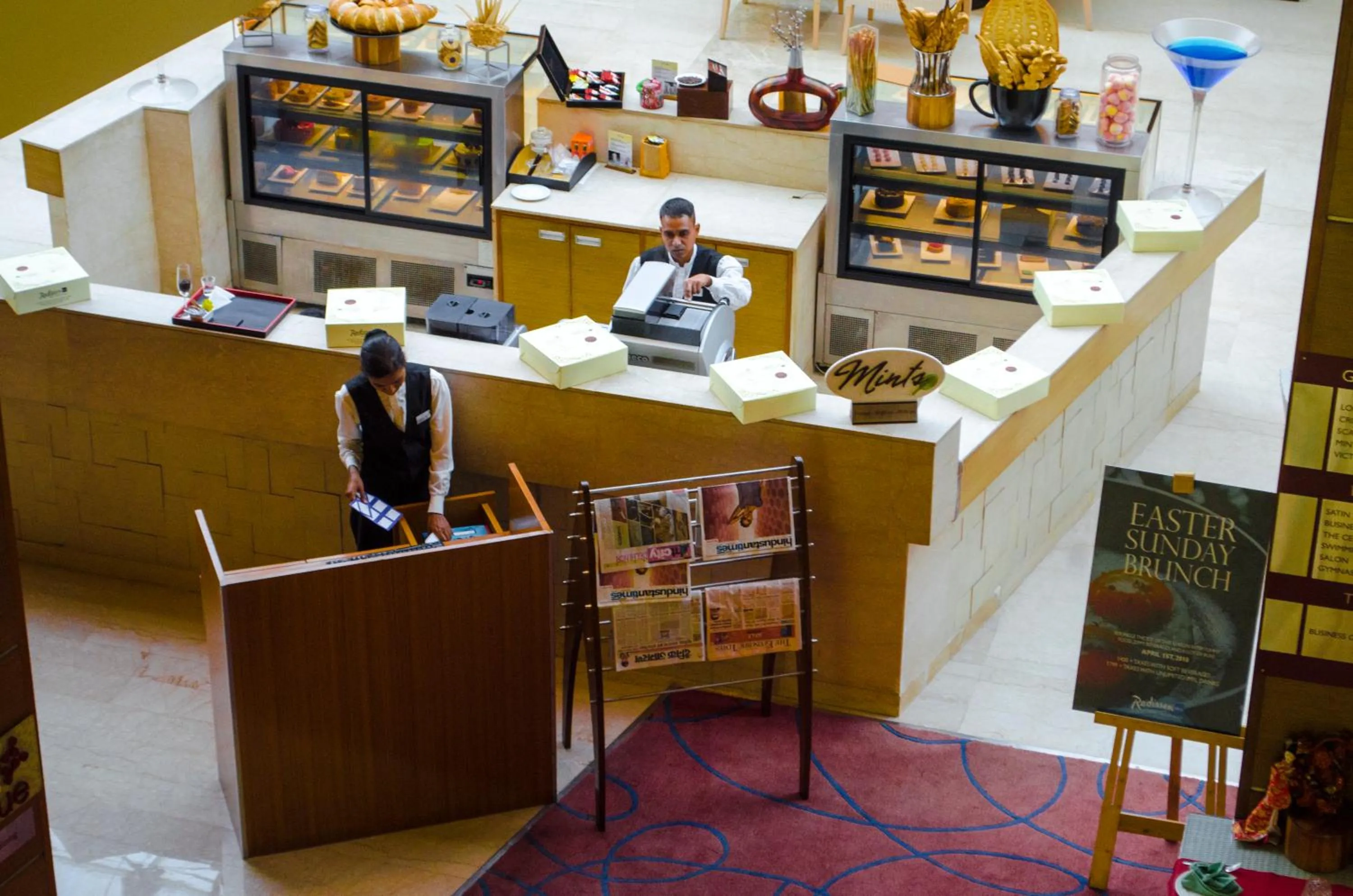 Lounge or bar in Radisson Blu Hotel, Greater Noida