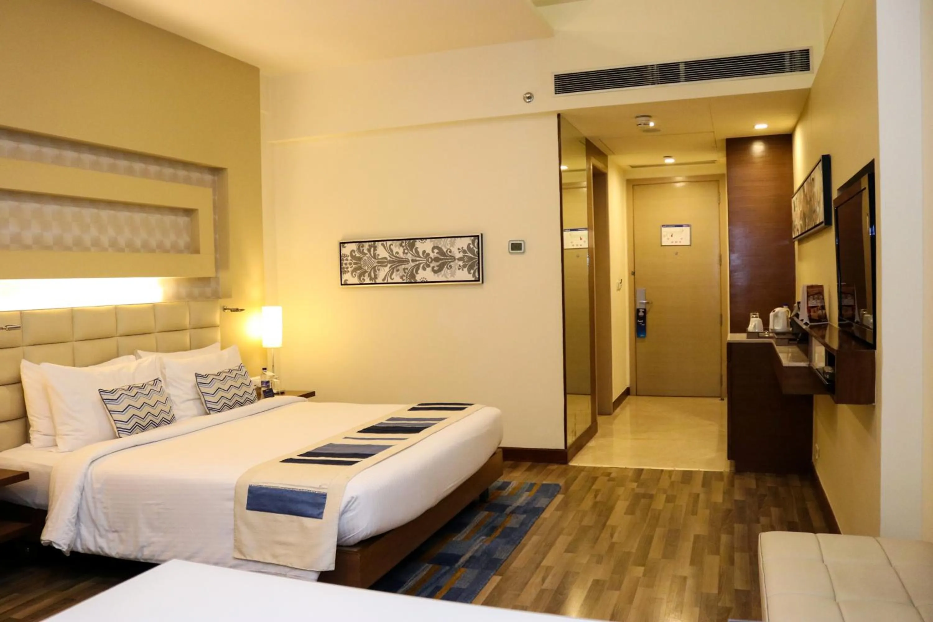 Bedroom, Bed in Radisson Blu Hotel, Greater Noida