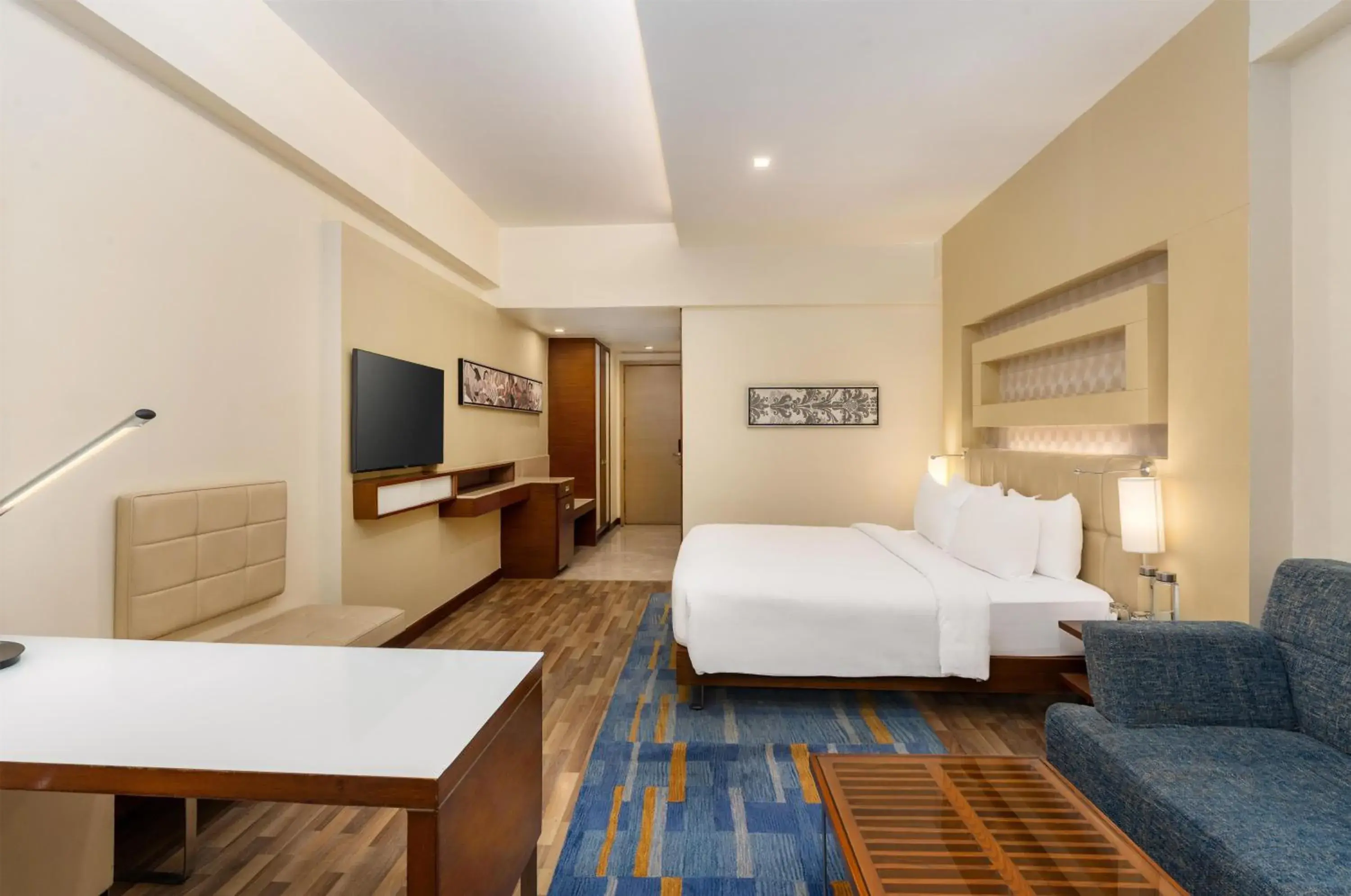 Bedroom, Bed in Radisson Blu Hotel, Greater Noida Bedroom, Bed in Radisson Blu Hotel, Greater Noida