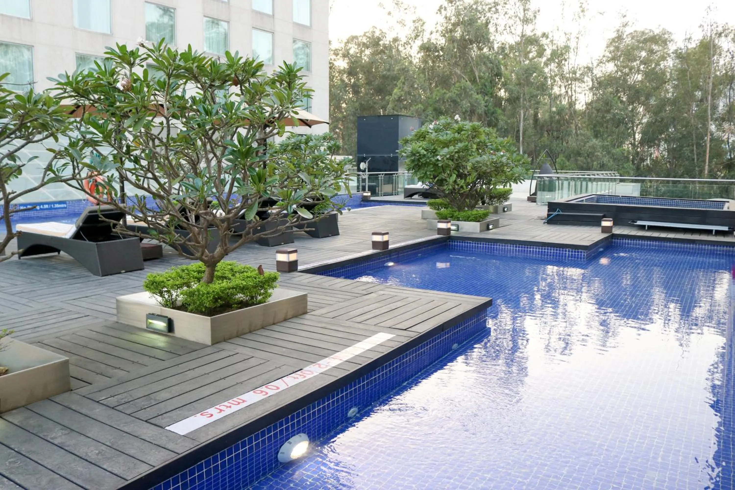 Swimming pool in Radisson Blu Hotel, Greater Noida