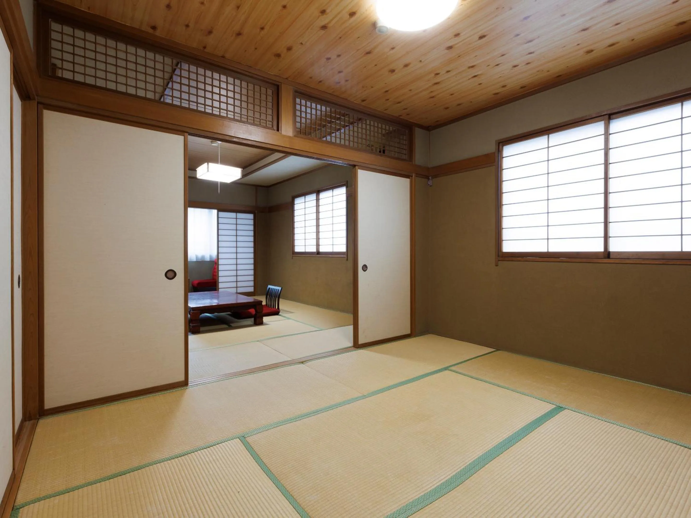 Photo of the whole room, Bed in Wakamiro
