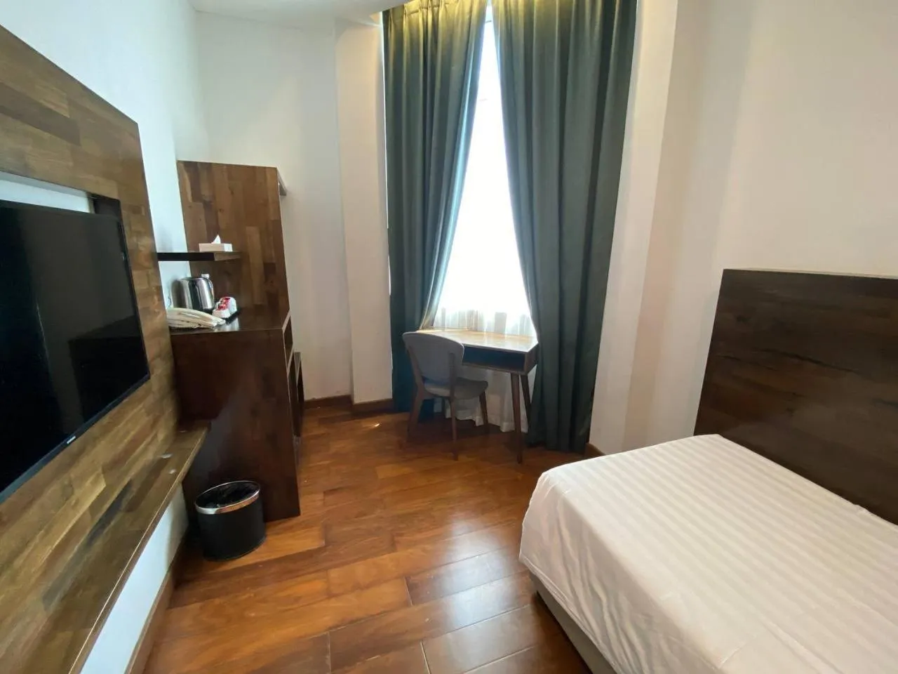 Bedroom, Bed in Serapi Hotel