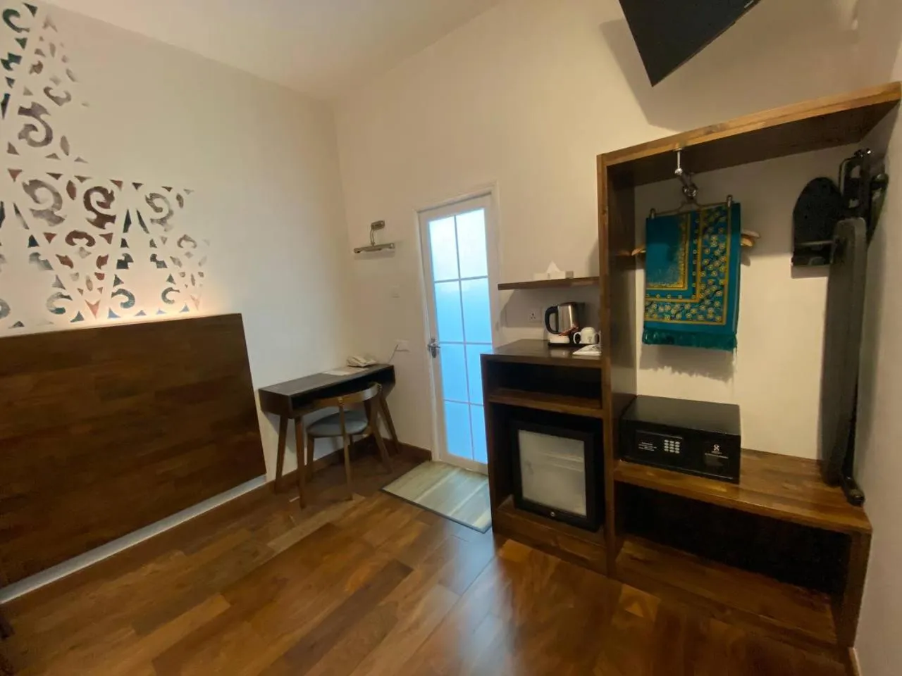 wardrobe in Serapi Hotel