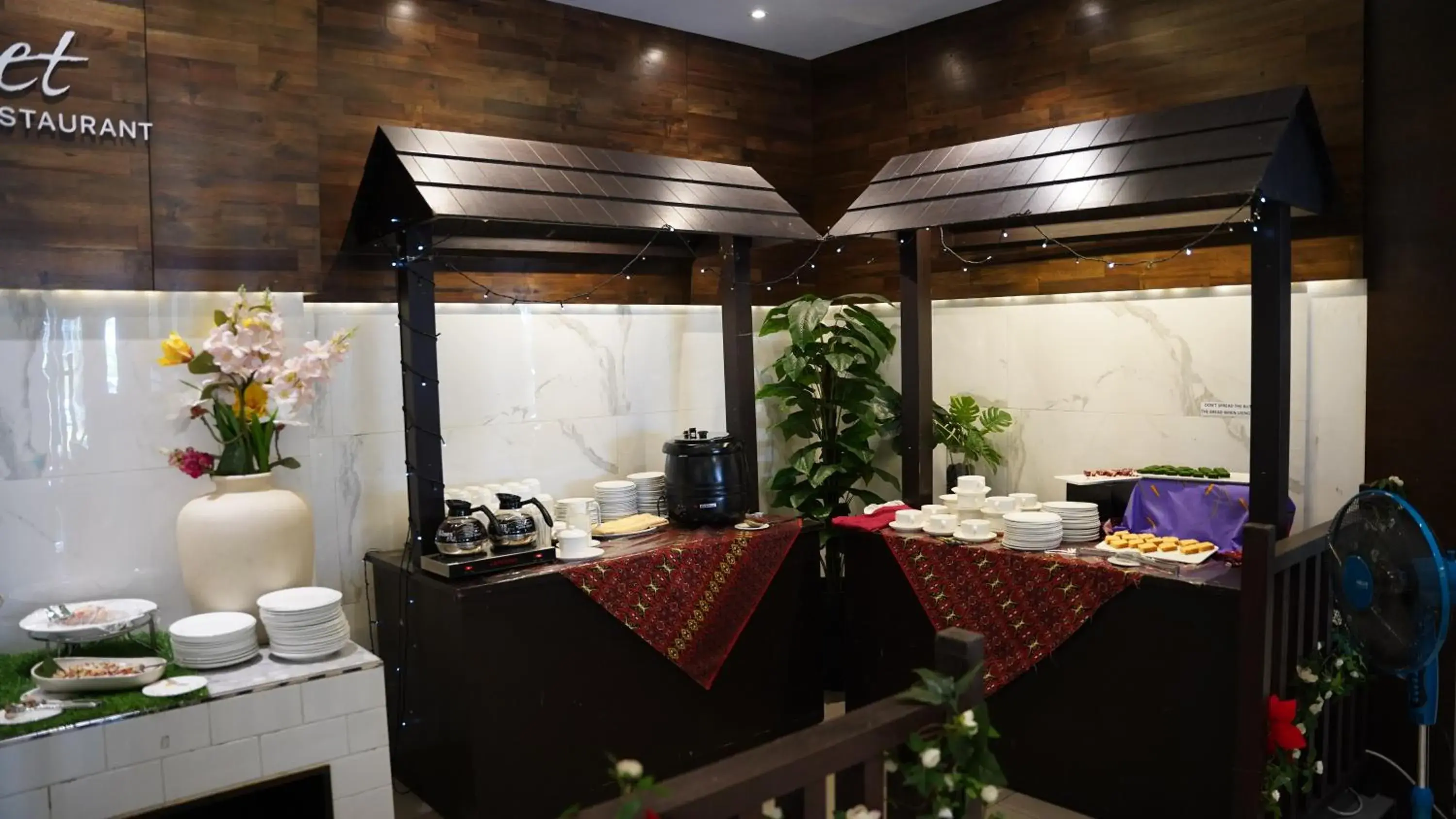 Restaurant/places to eat in Serapi Hotel Restaurant/places to eat in Serapi Hotel