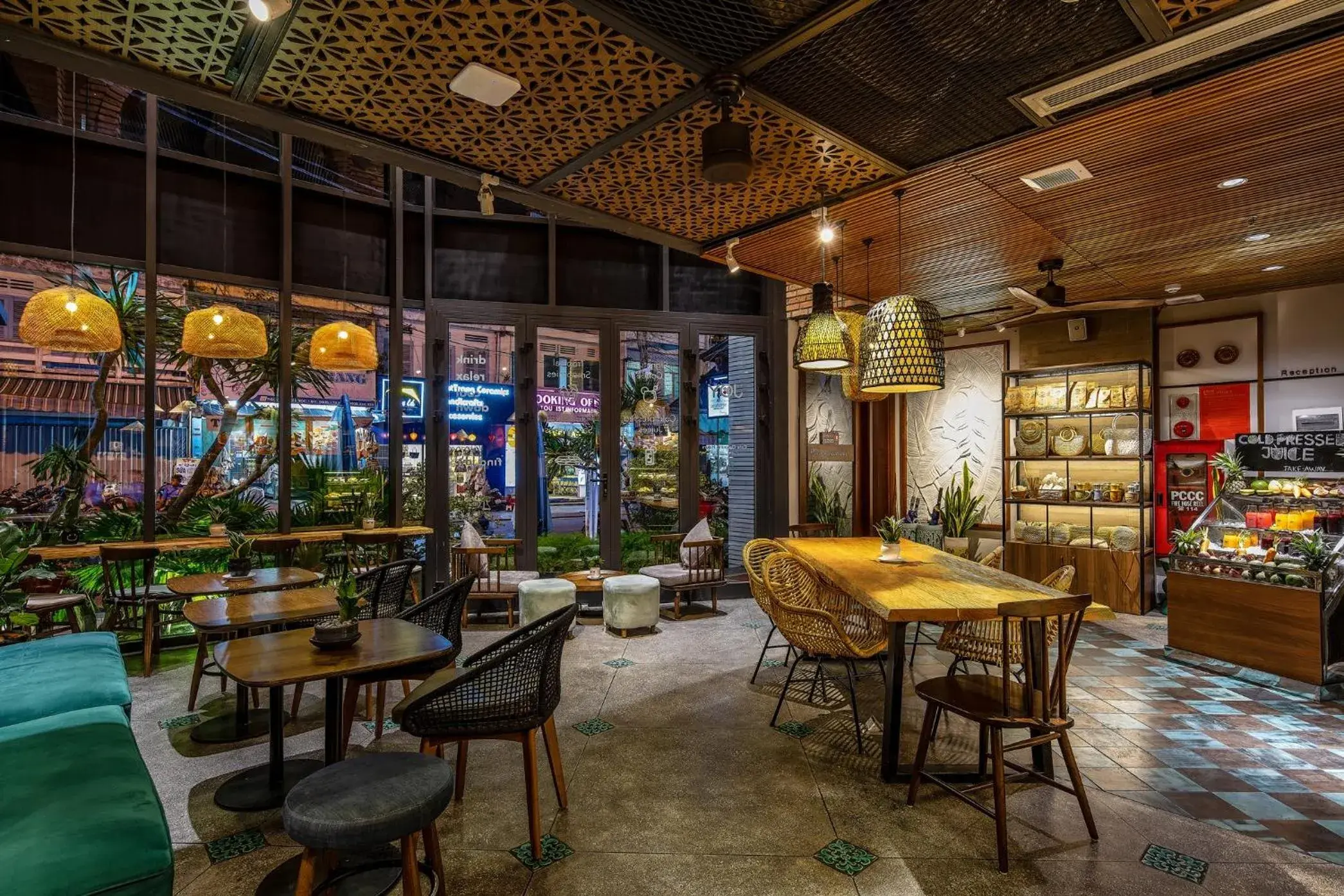 Restaurant/places to eat in Seahorse Han Market Da Nang Apartment by Haviland Restaurant/places to eat in Seahorse Han Market Da Nang Apartment by Haviland